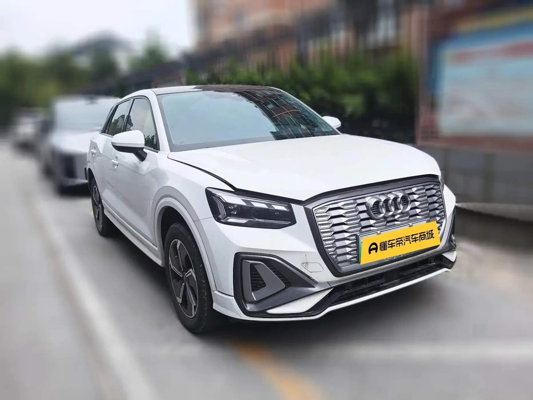 Audi Q2L e-tron