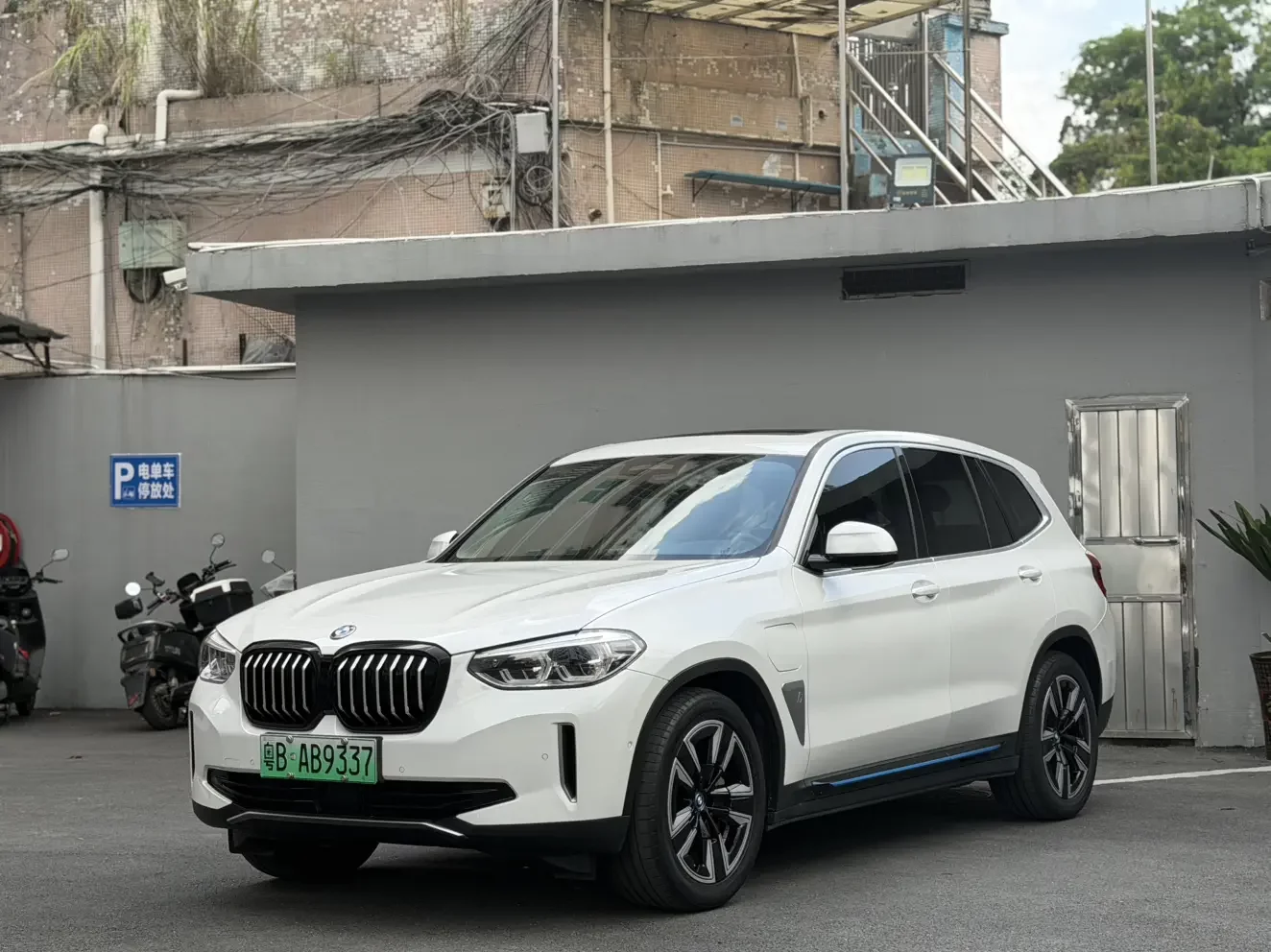 BMW iX3