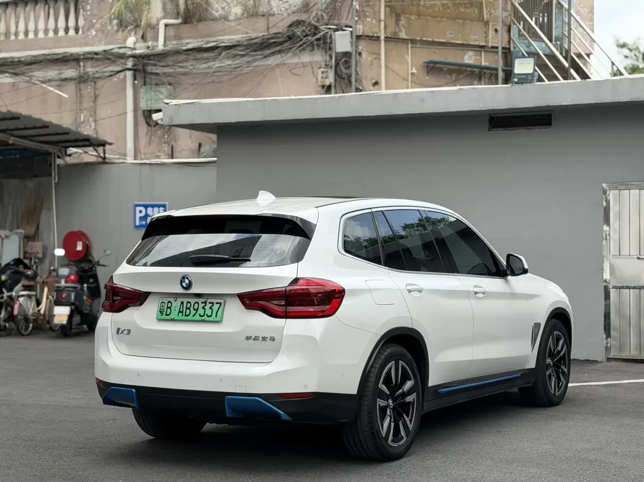 BMW iX3