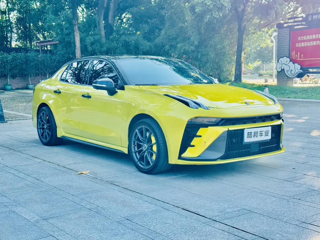 Lynk & Co 03