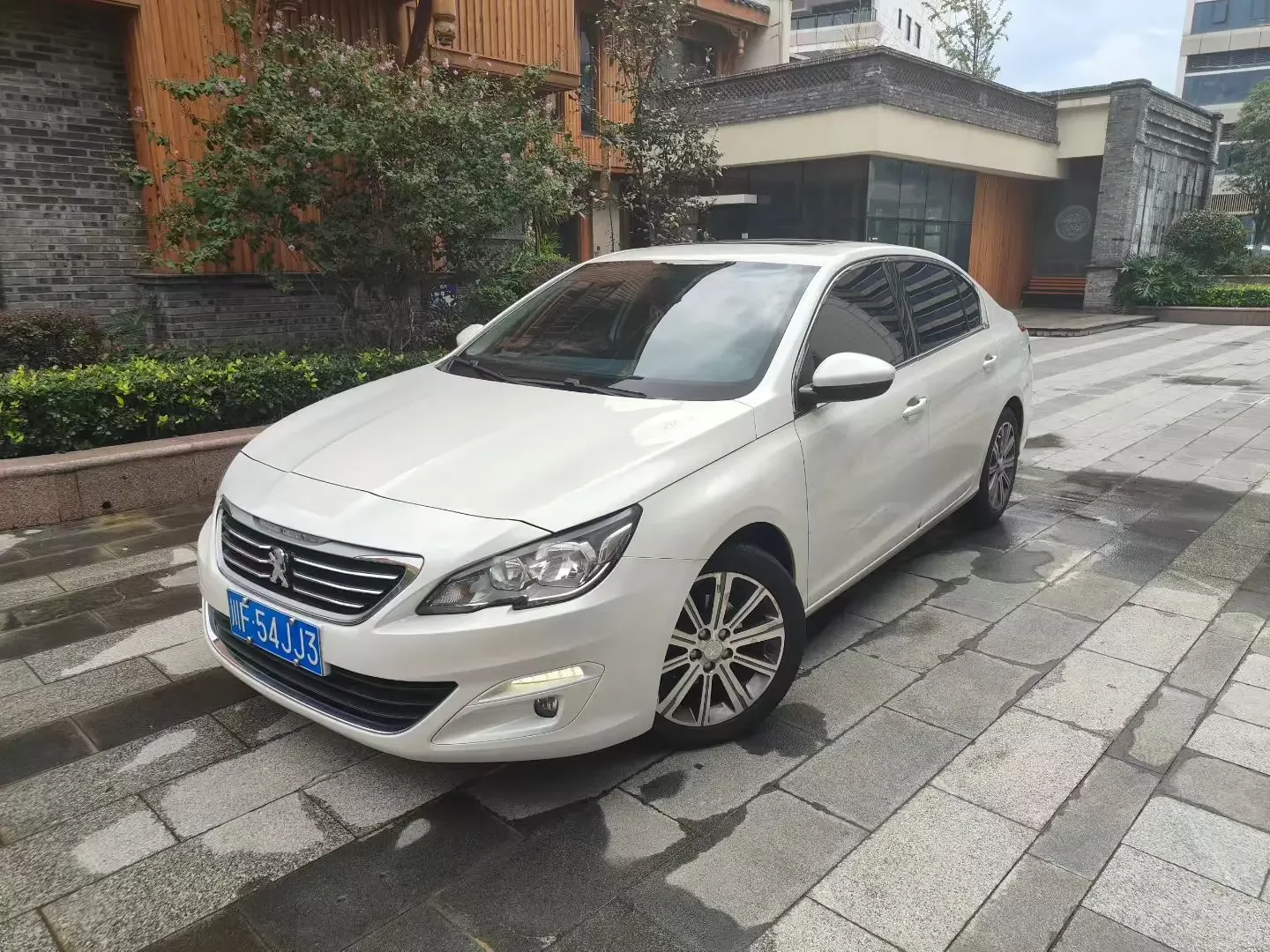 Peugeot 408