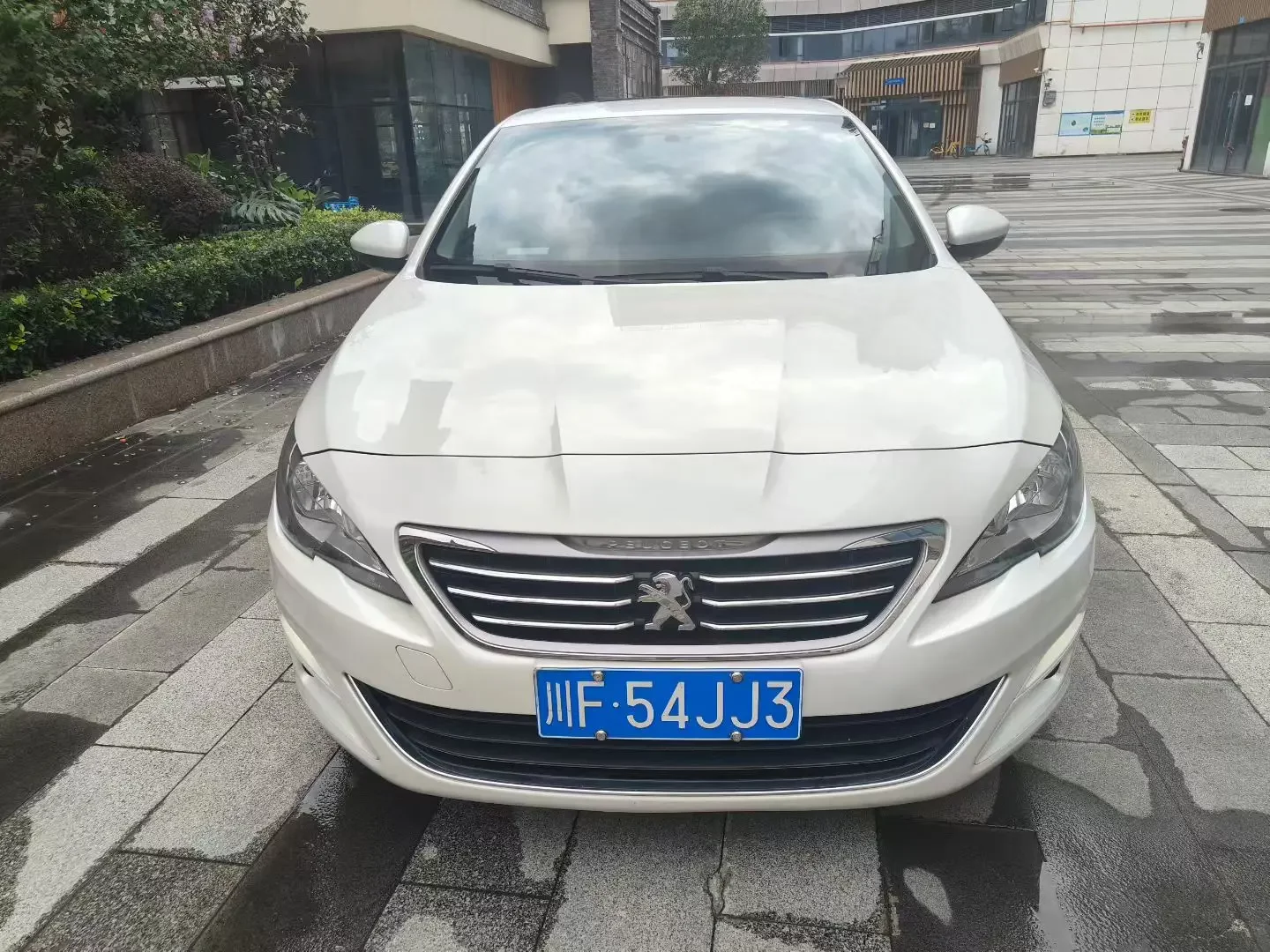 Peugeot 408