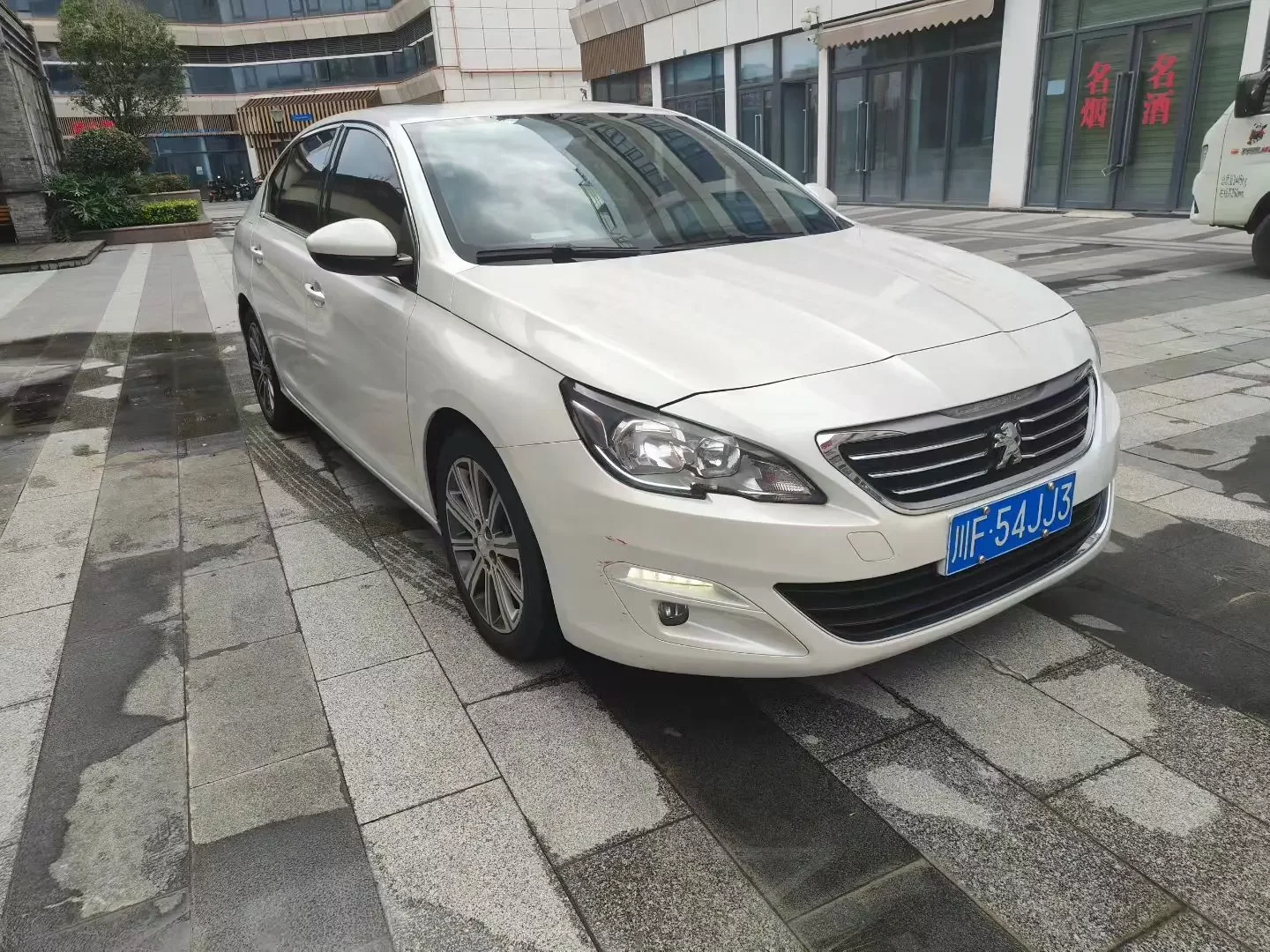 Peugeot 408
