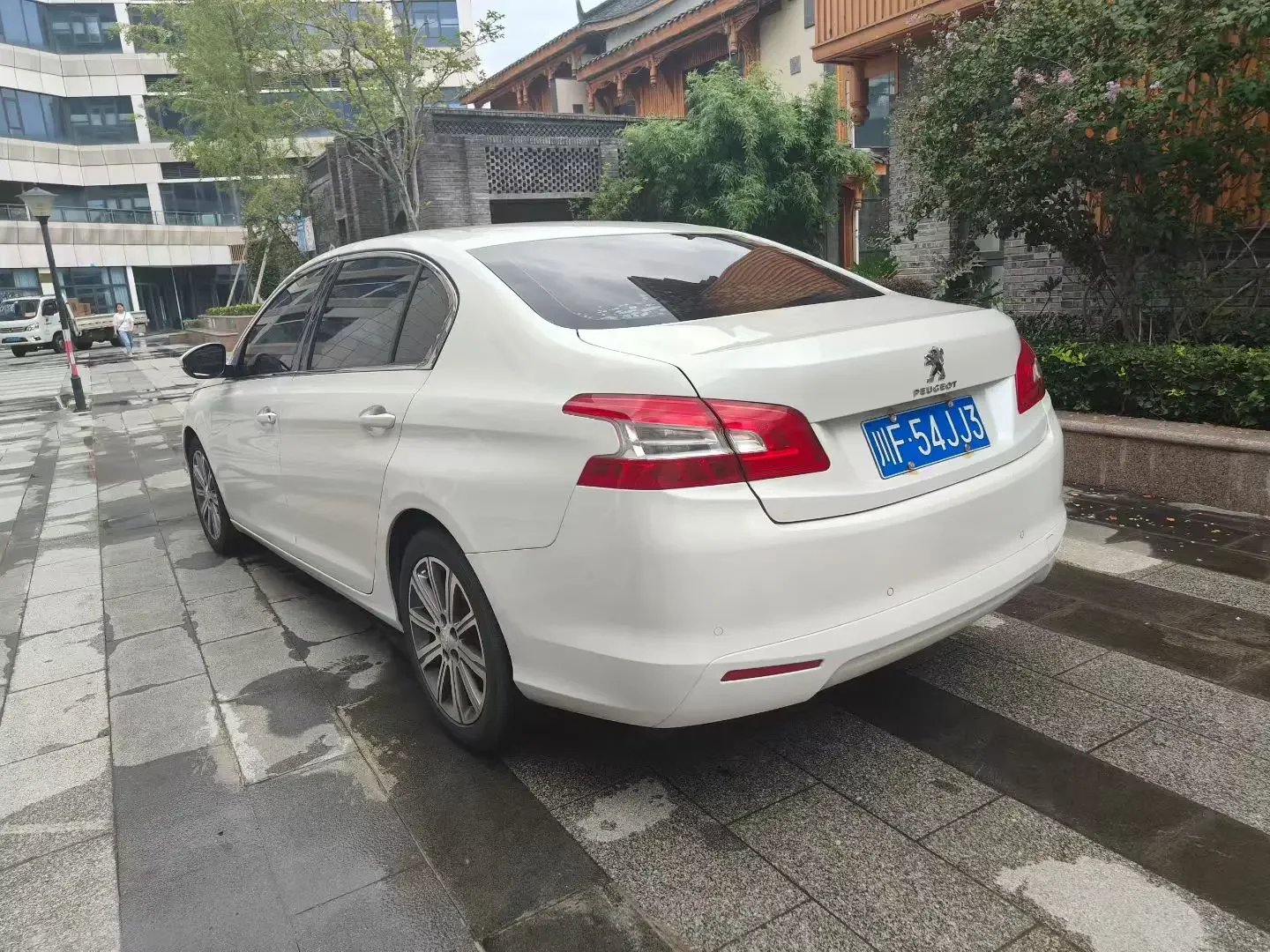 Peugeot 408