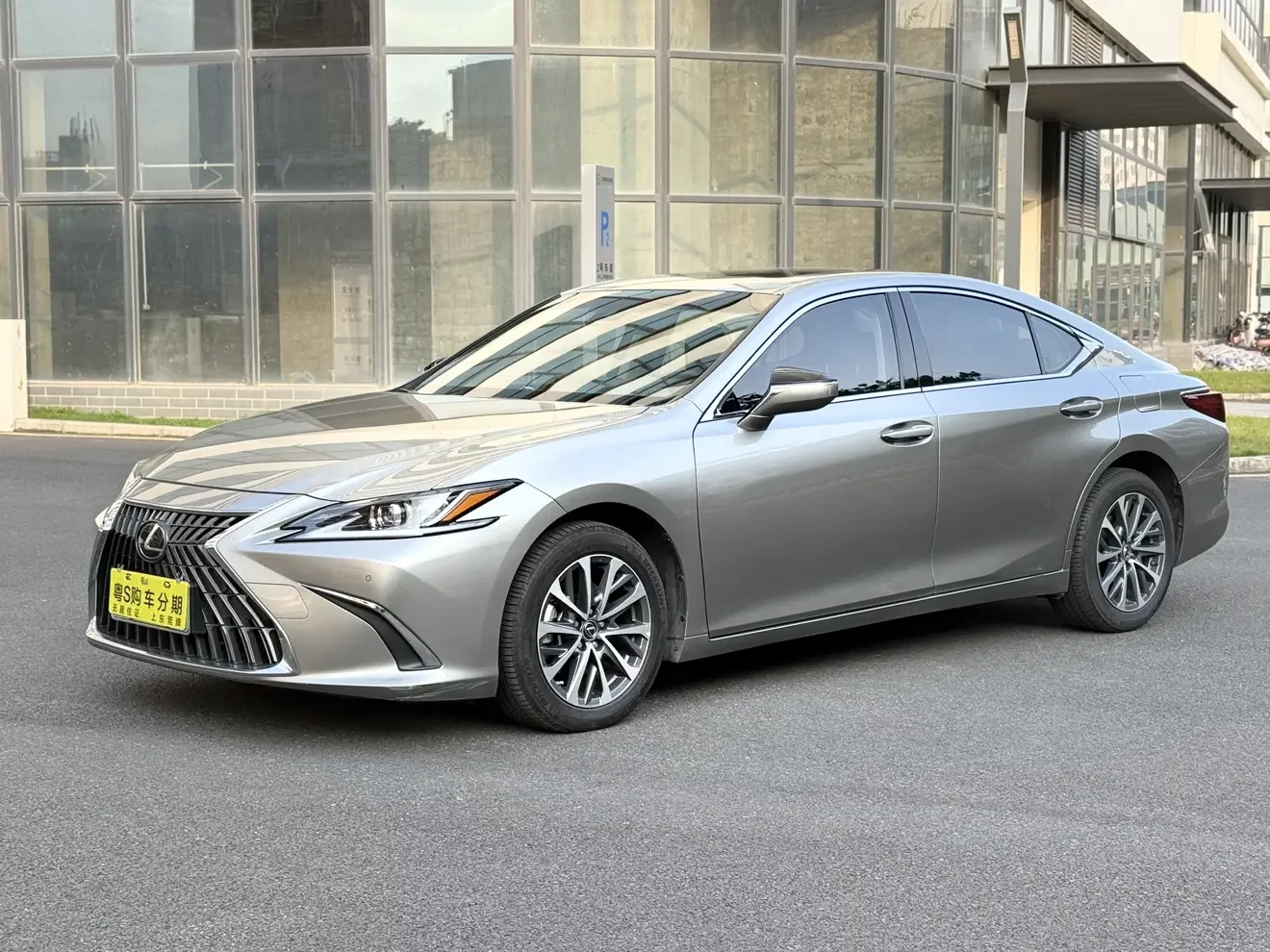 Lexus ES