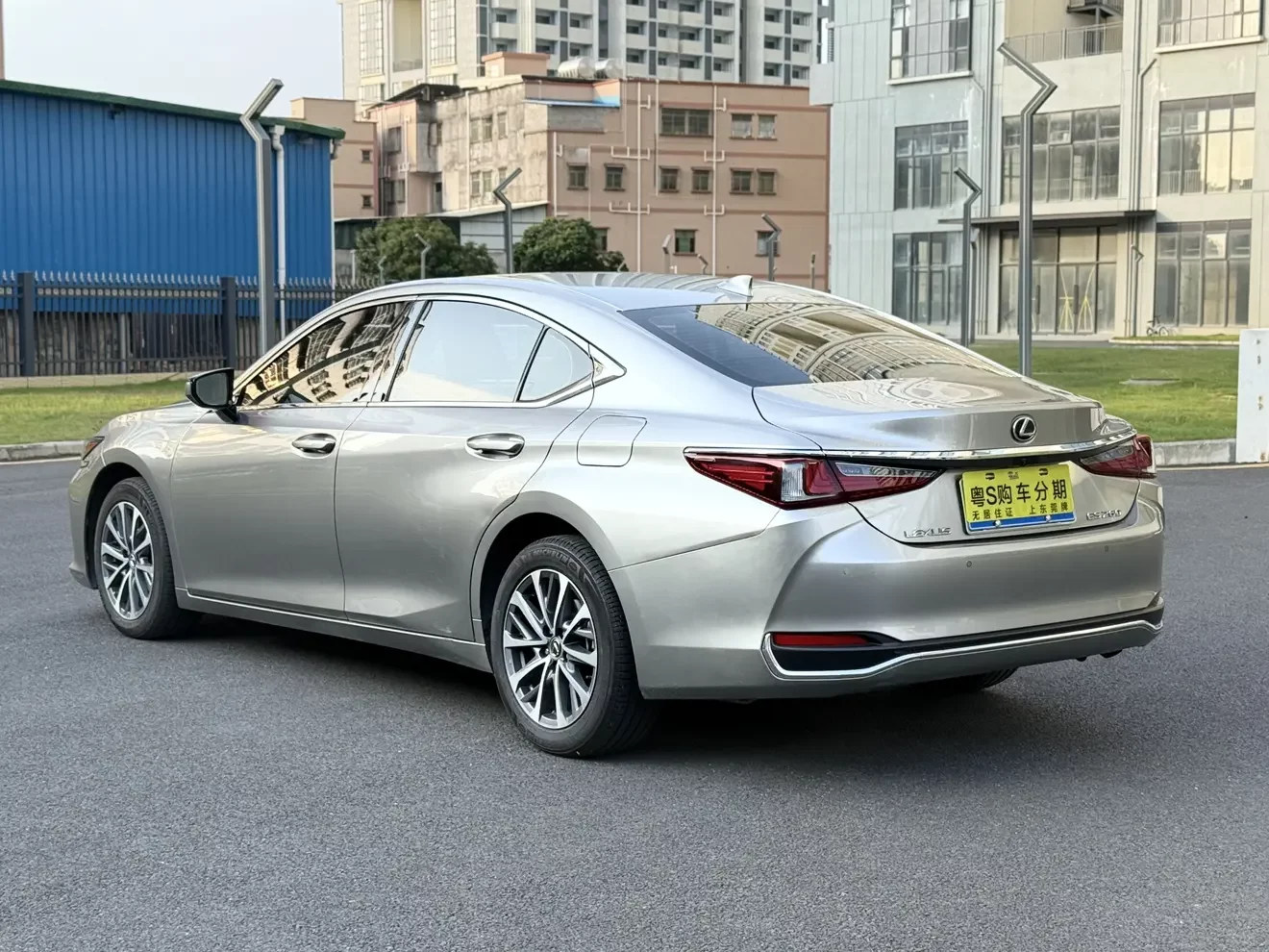 Lexus ES