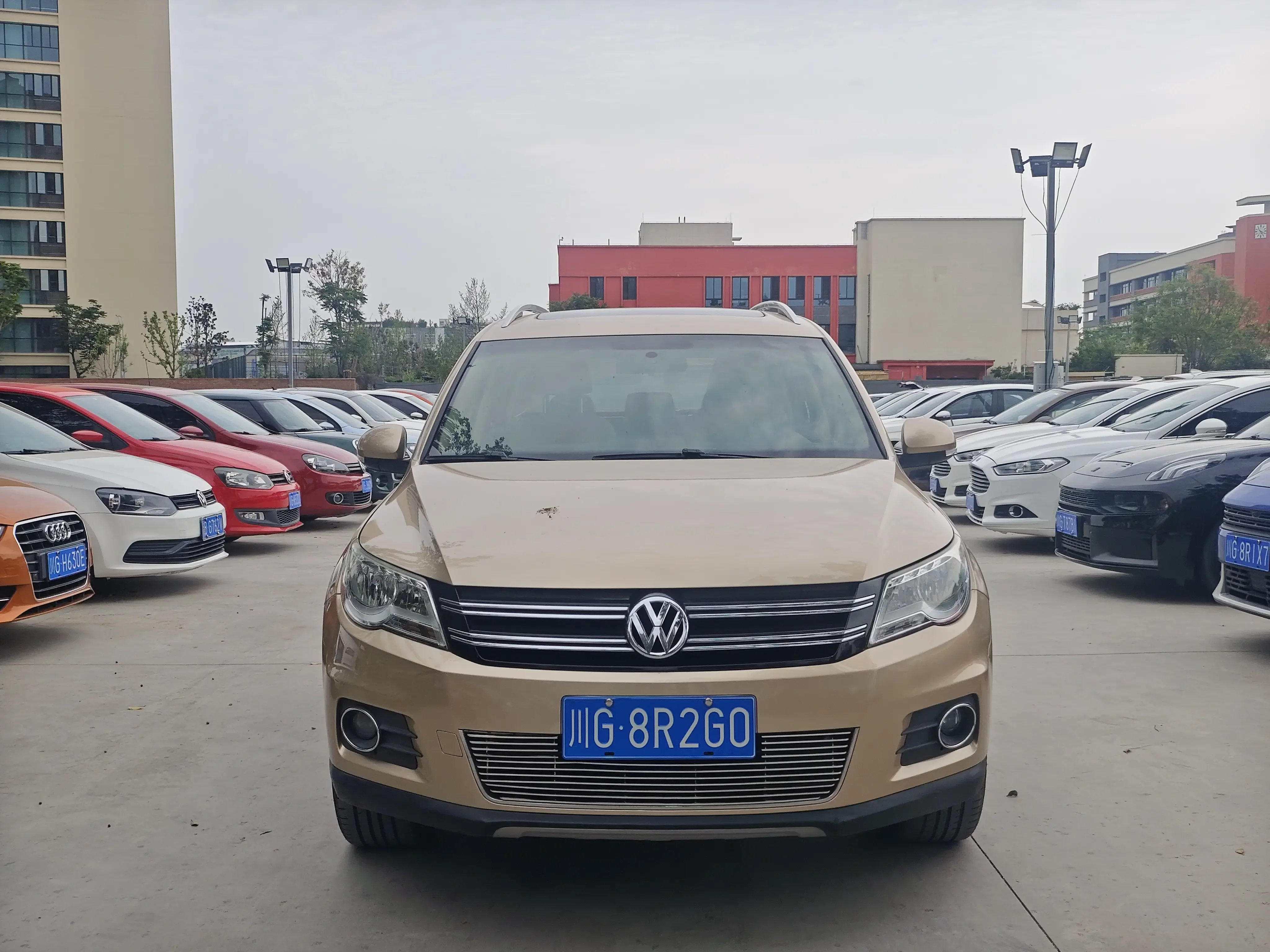 Volkswagen Tiguan (Tharu)