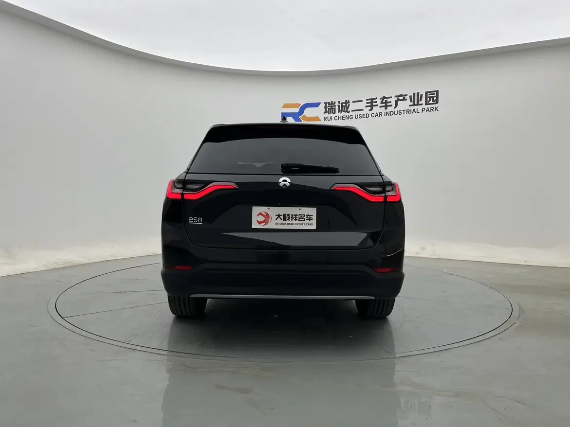 NIO ES8