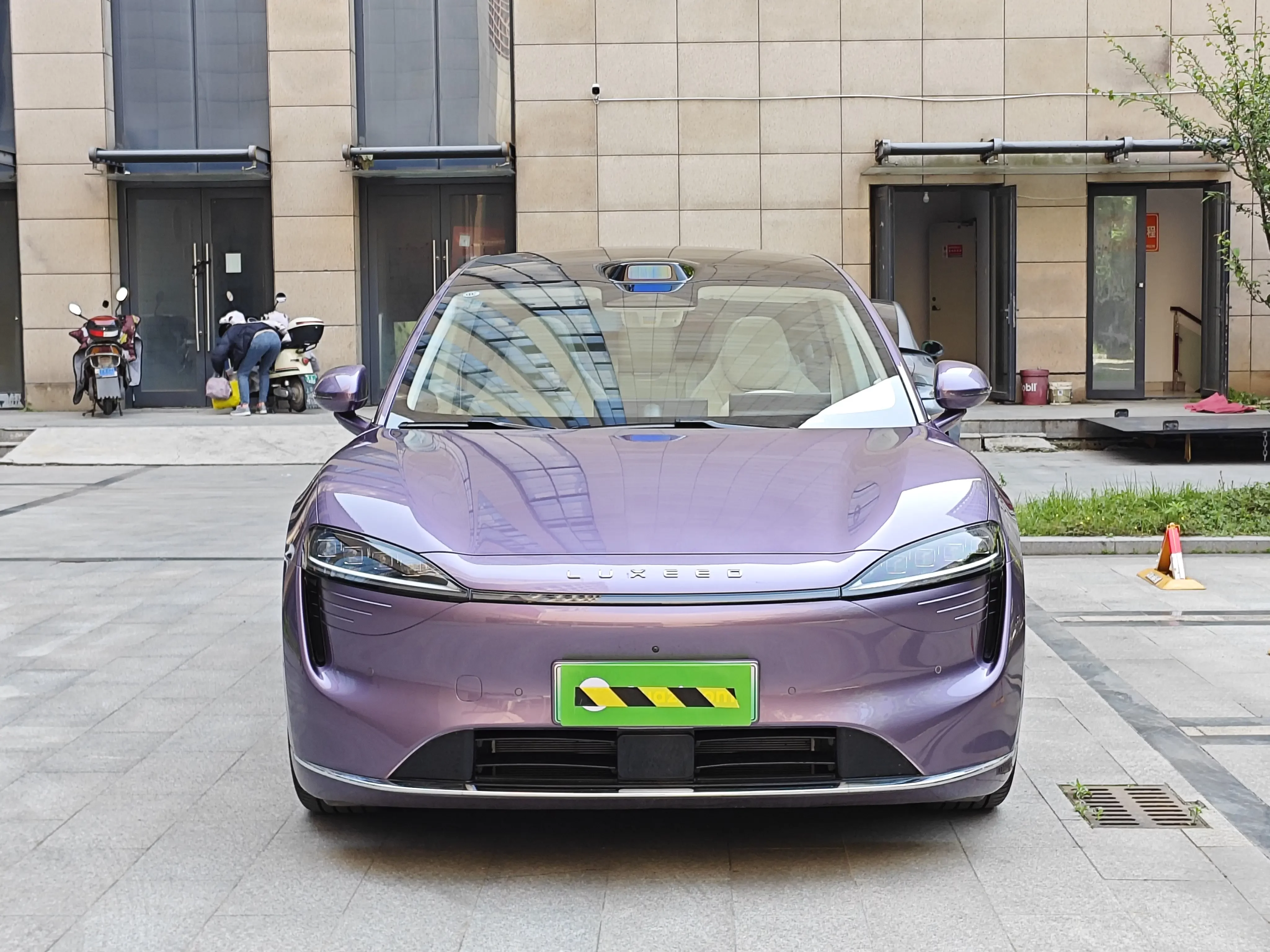 Luxeed Zhijie R7