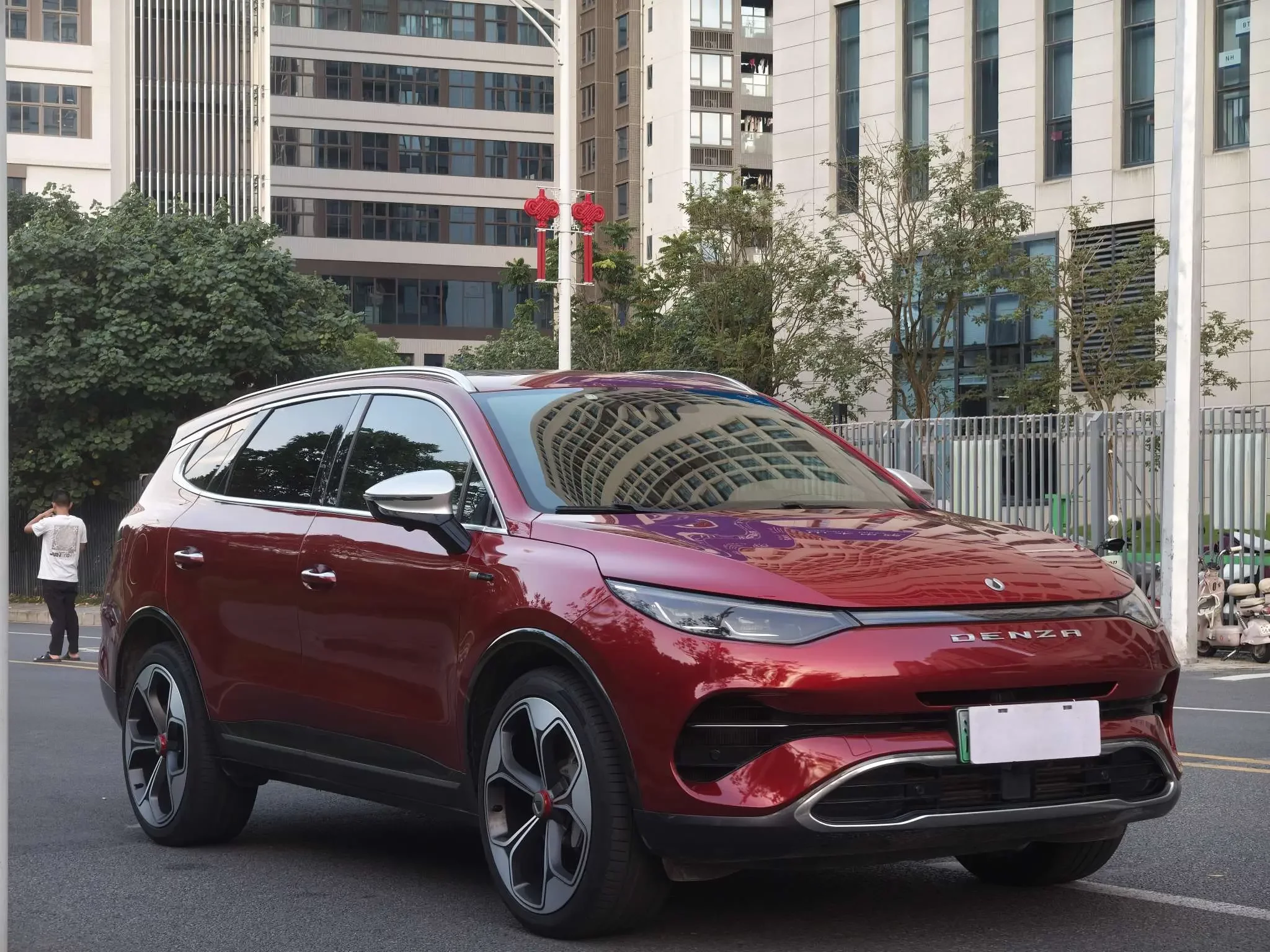 Denza X PHEV