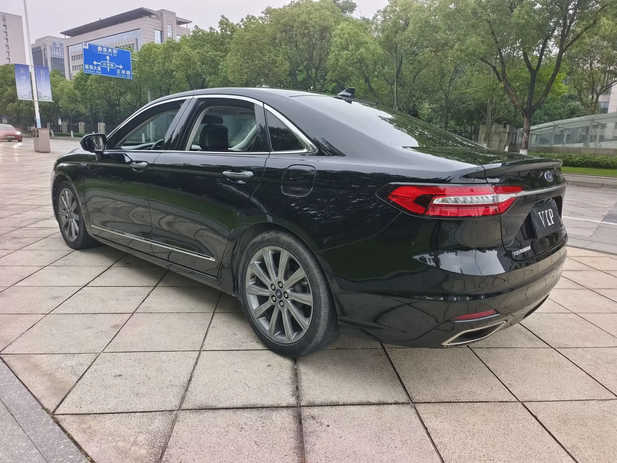 Ford Taurus