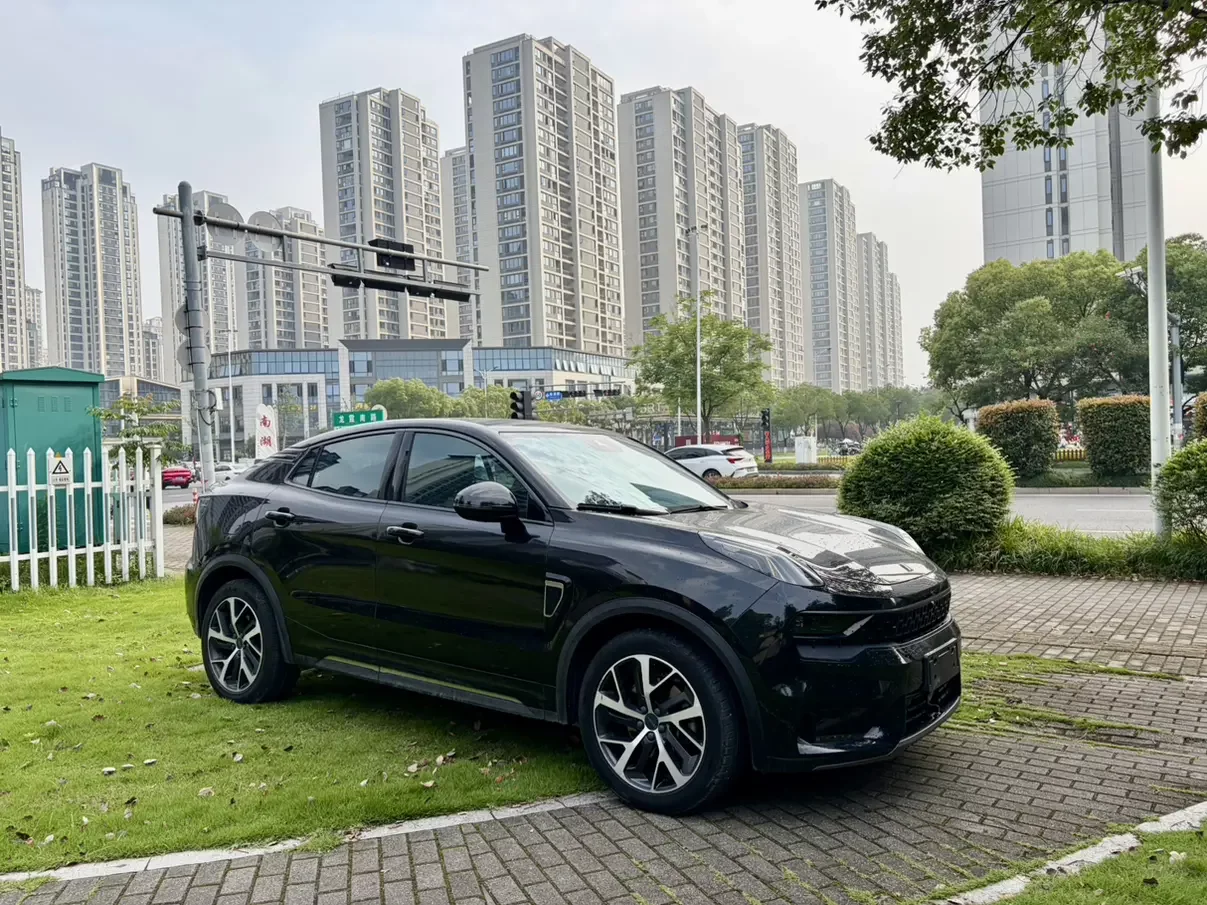 Lynk & Co 05