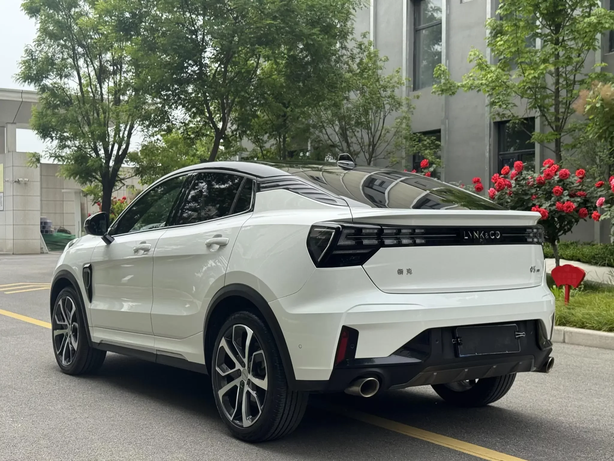 Lynk & Co 05