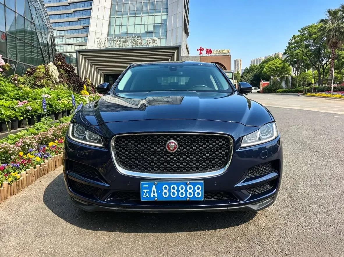 Jaguar F-PACE