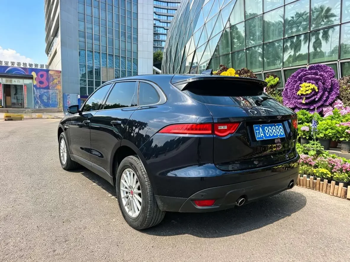 Jaguar F-PACE