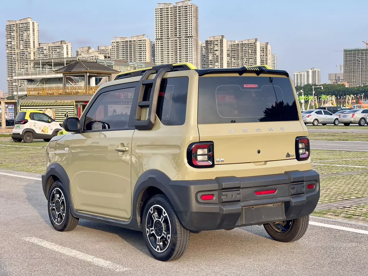 Geely panda