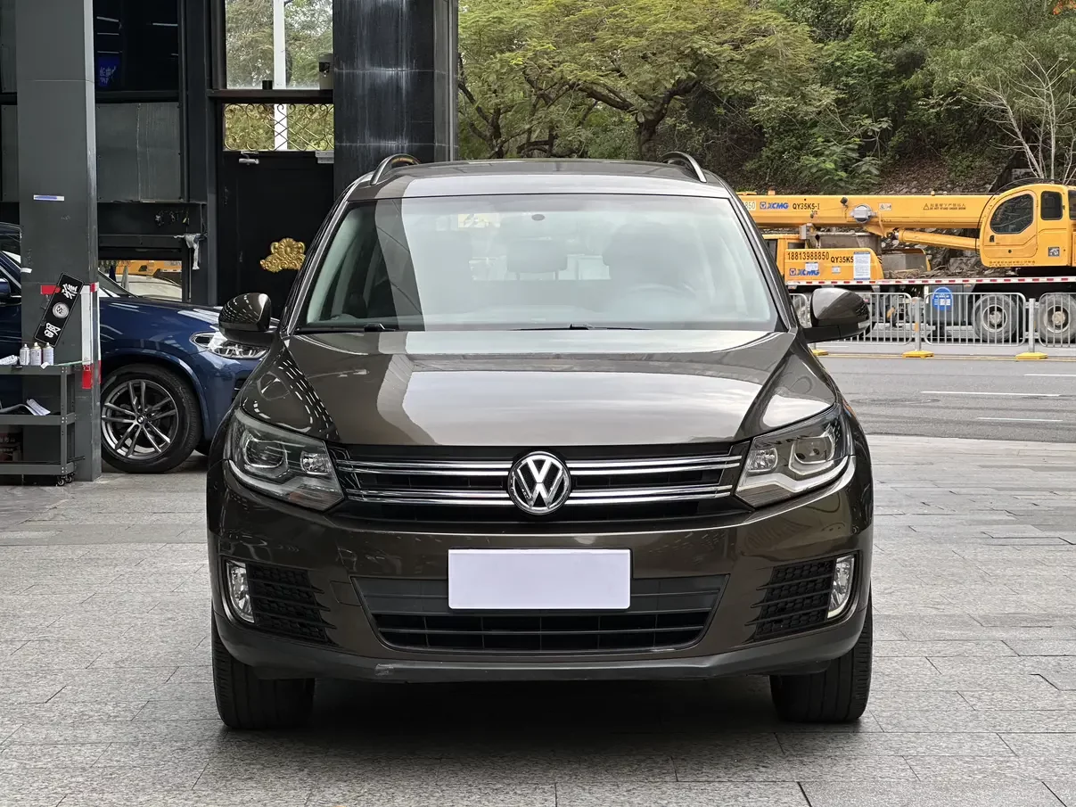 Volkswagen Tiguan (Tharu)