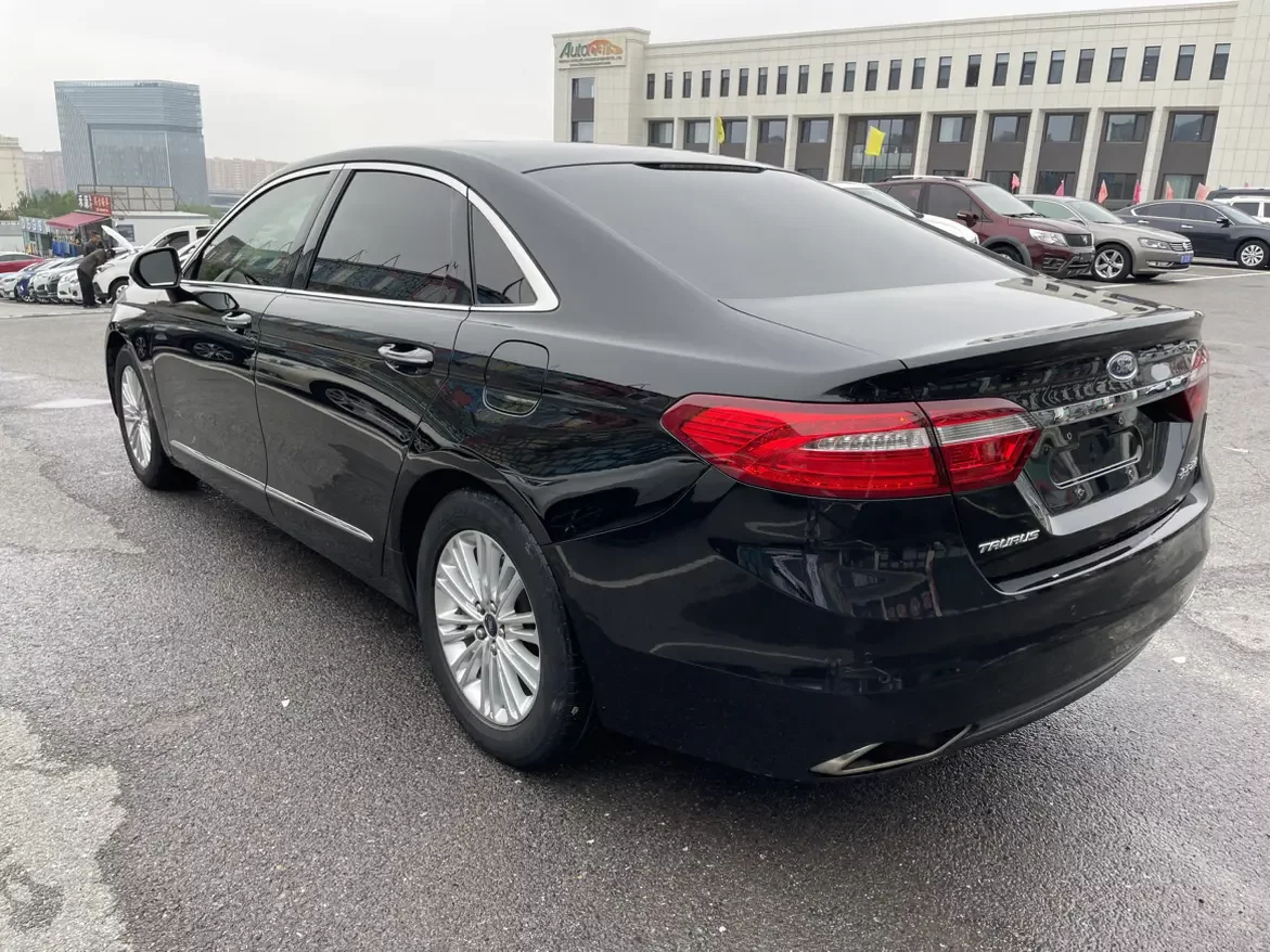 Ford Taurus