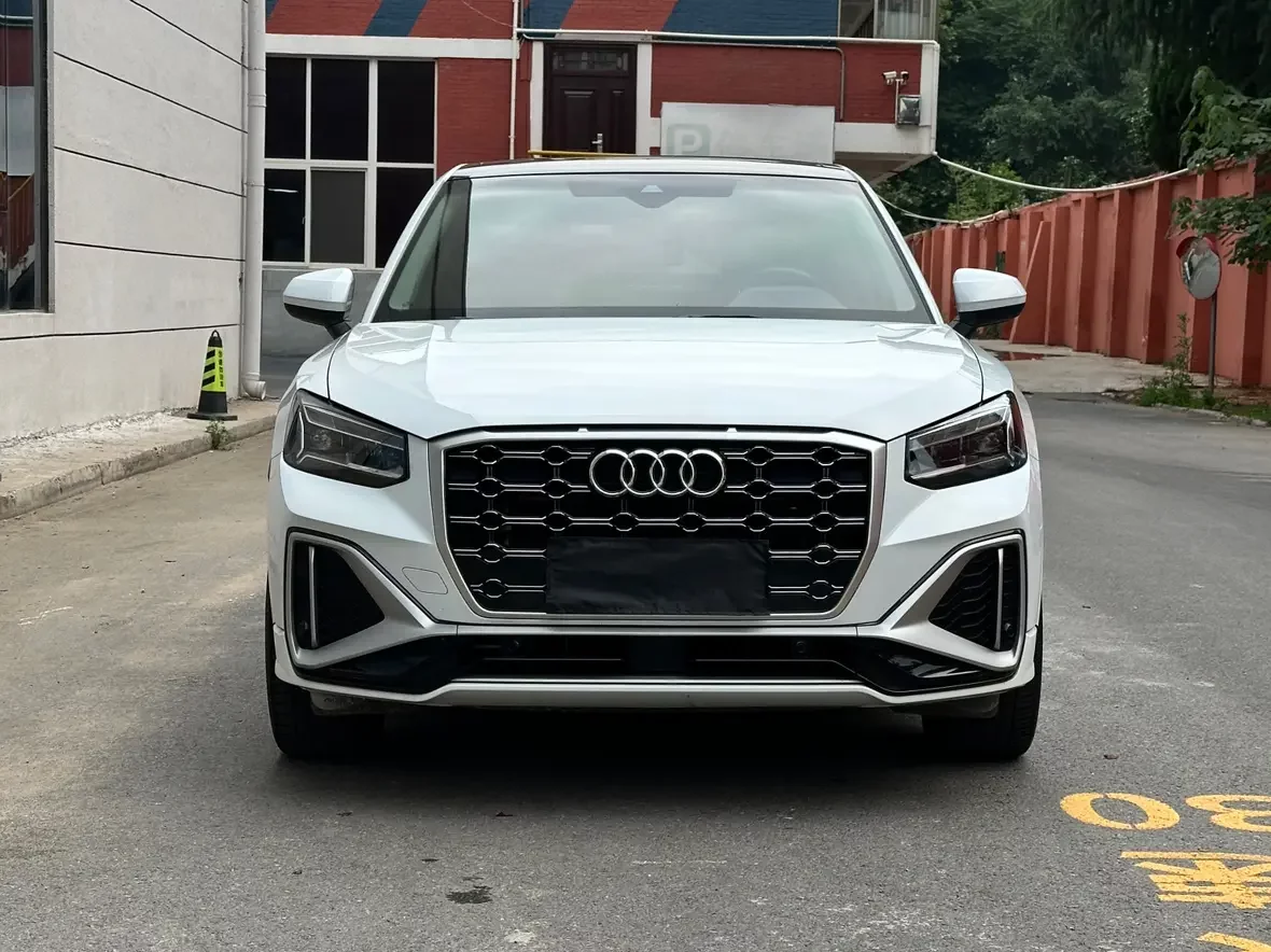 Audi Q2L