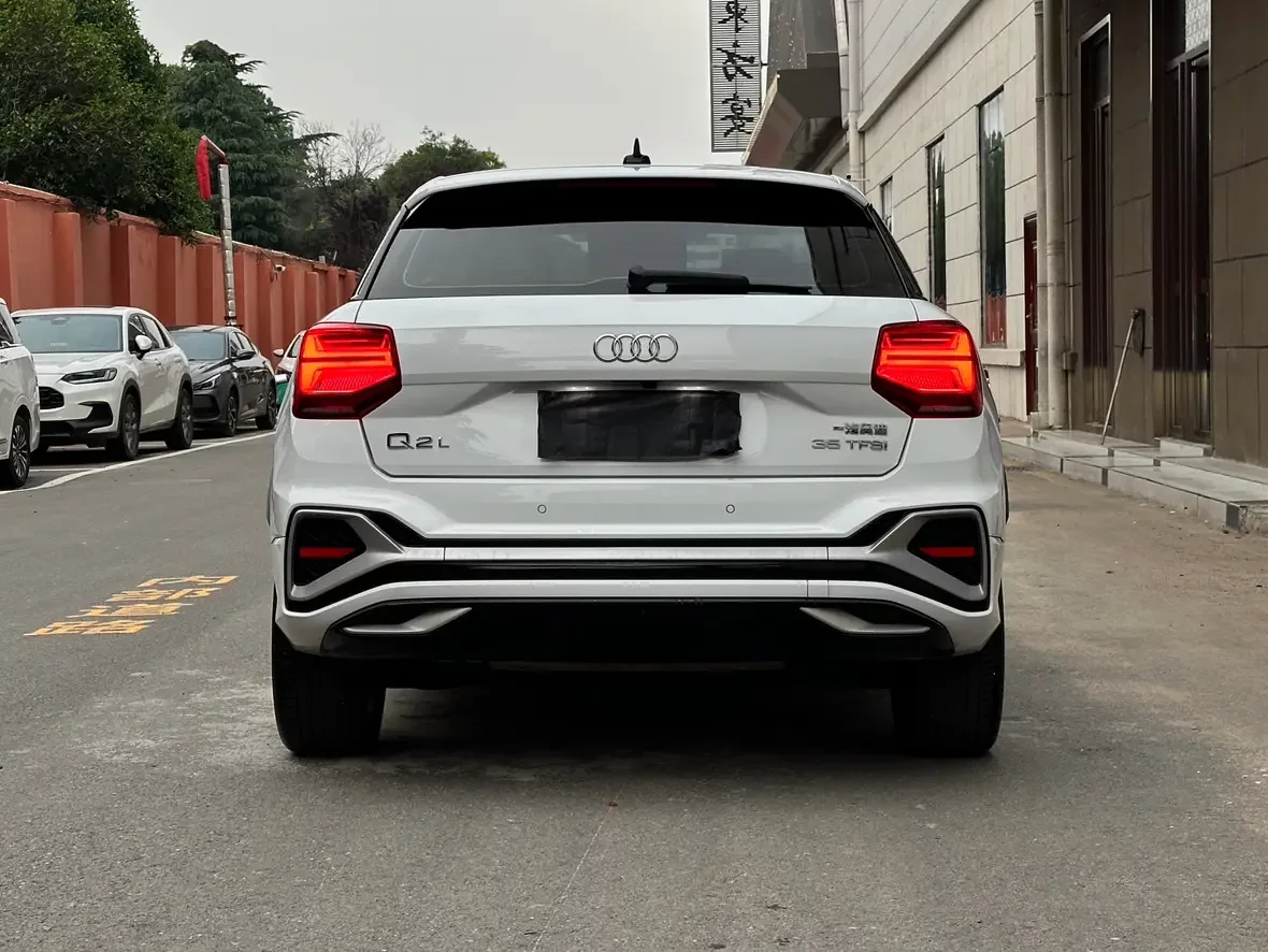 Audi Q2L