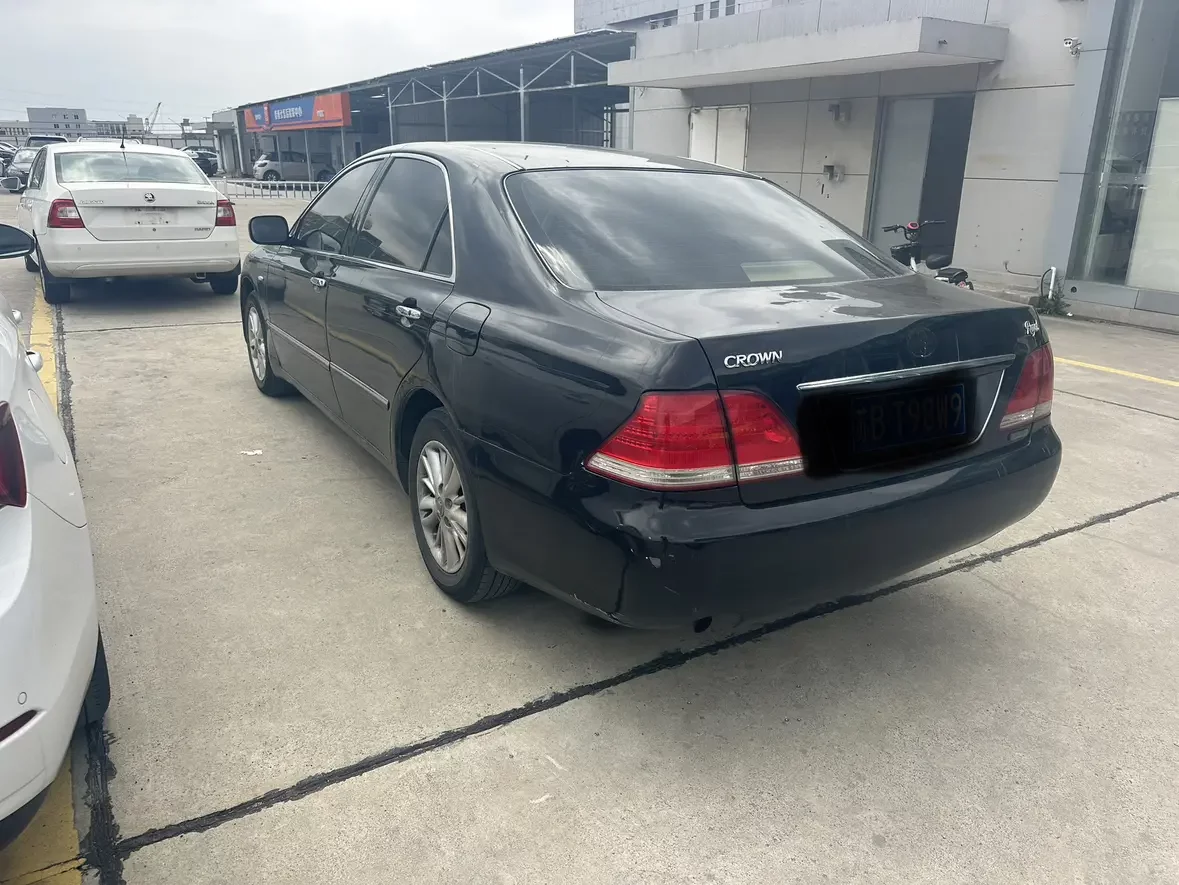 Toyota crown