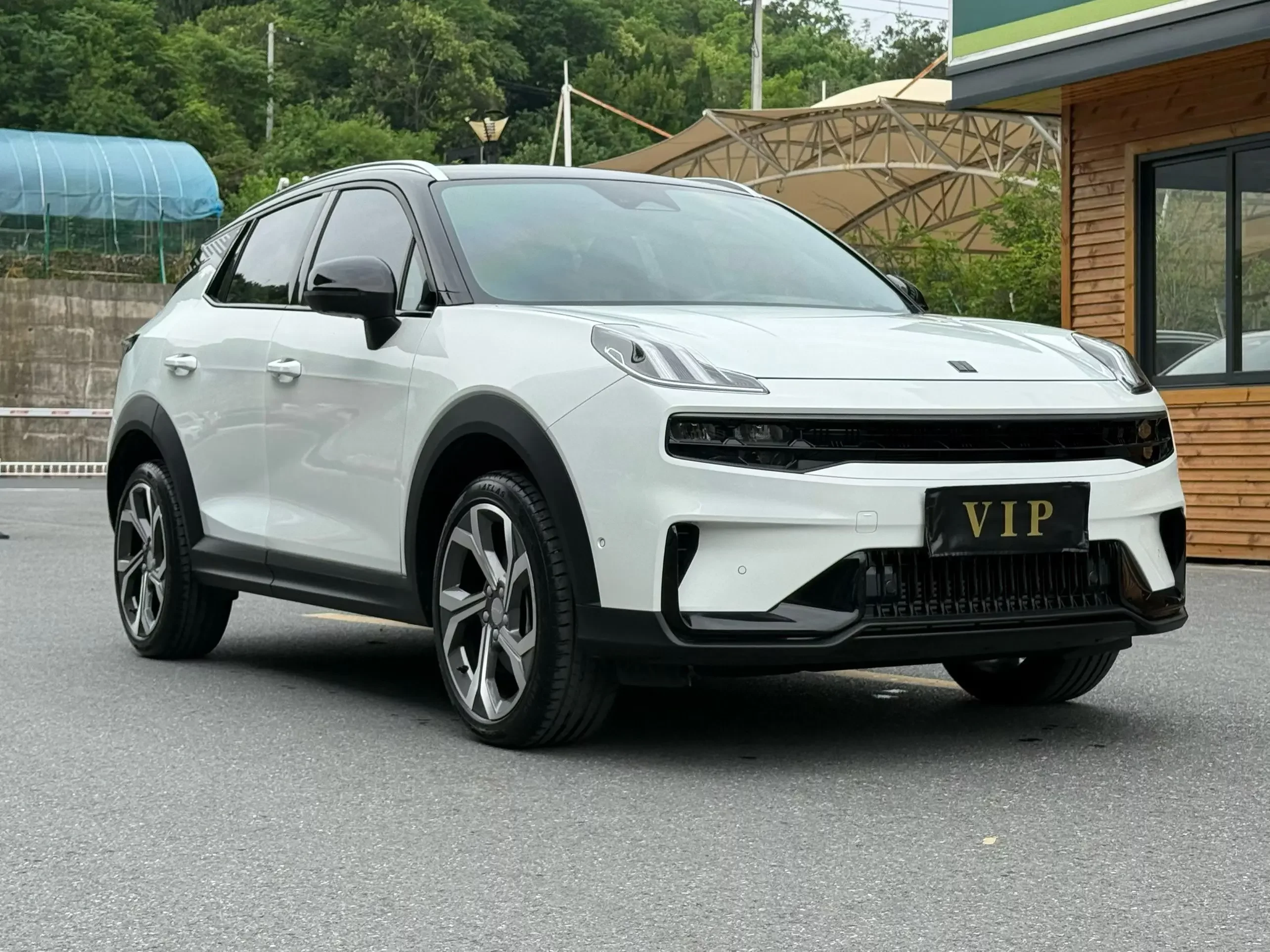 Lynk & Co 06