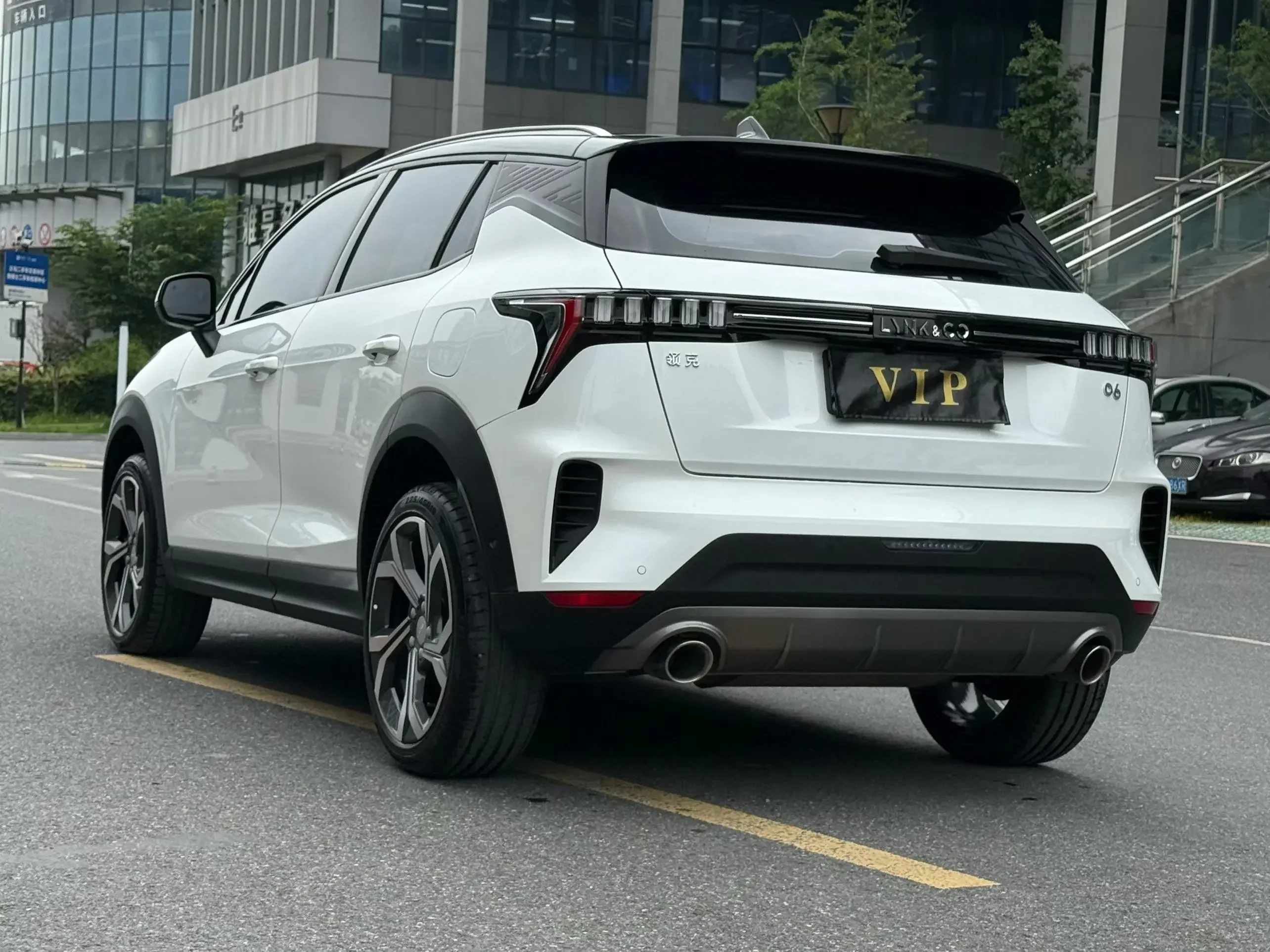 Lynk & Co 06