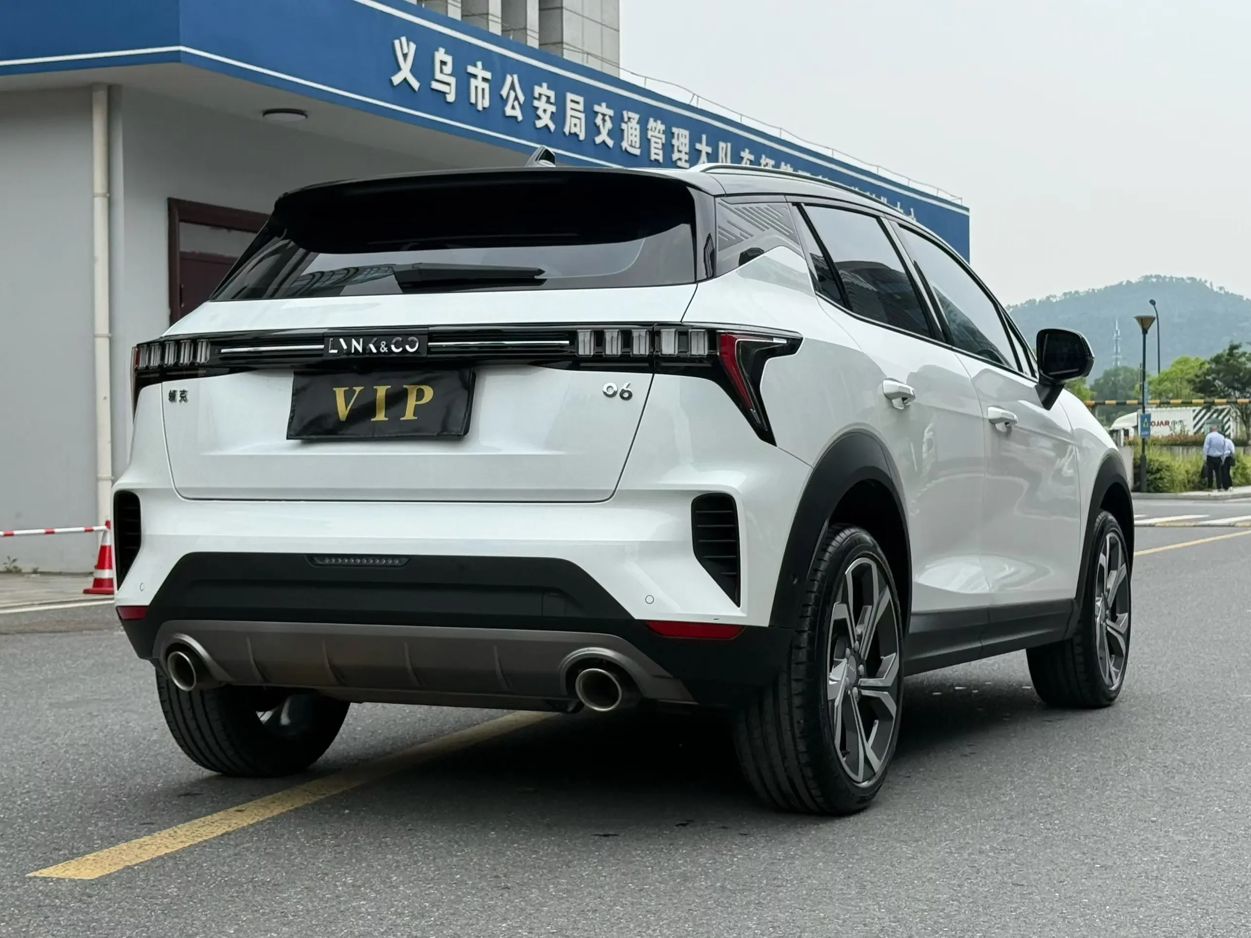 Lynk & Co 06