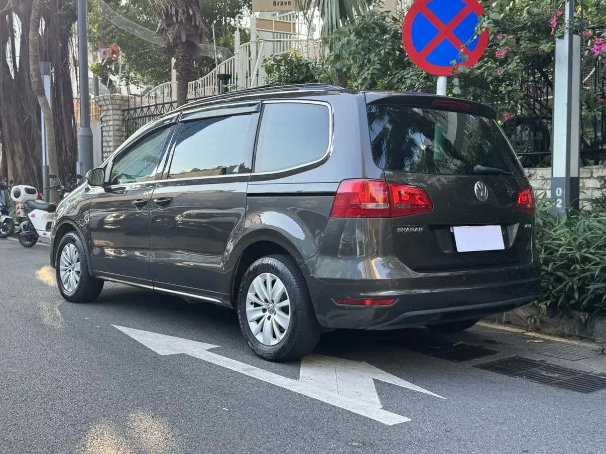 Volkswagen Sharon