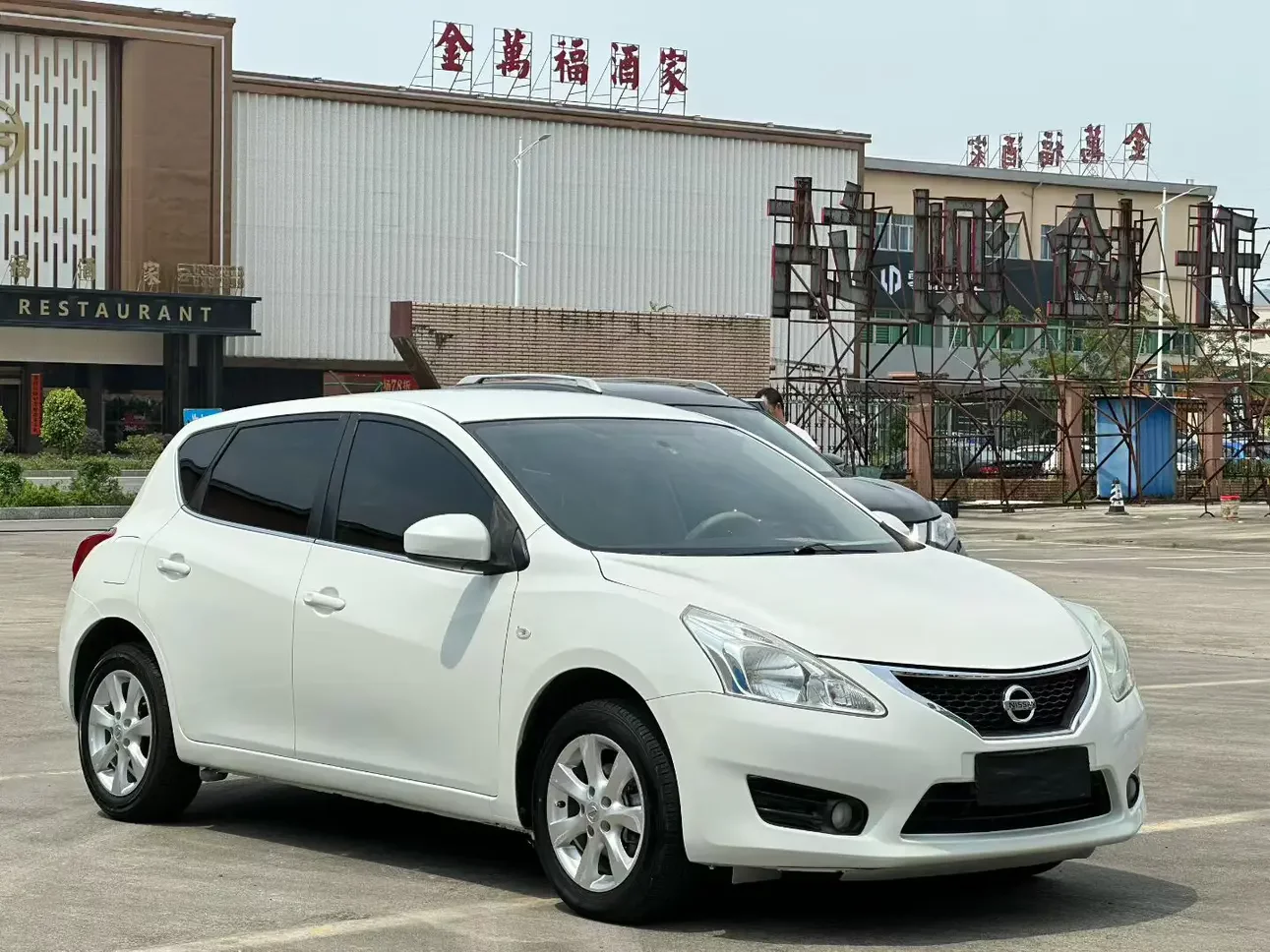 Nissan Tiida
