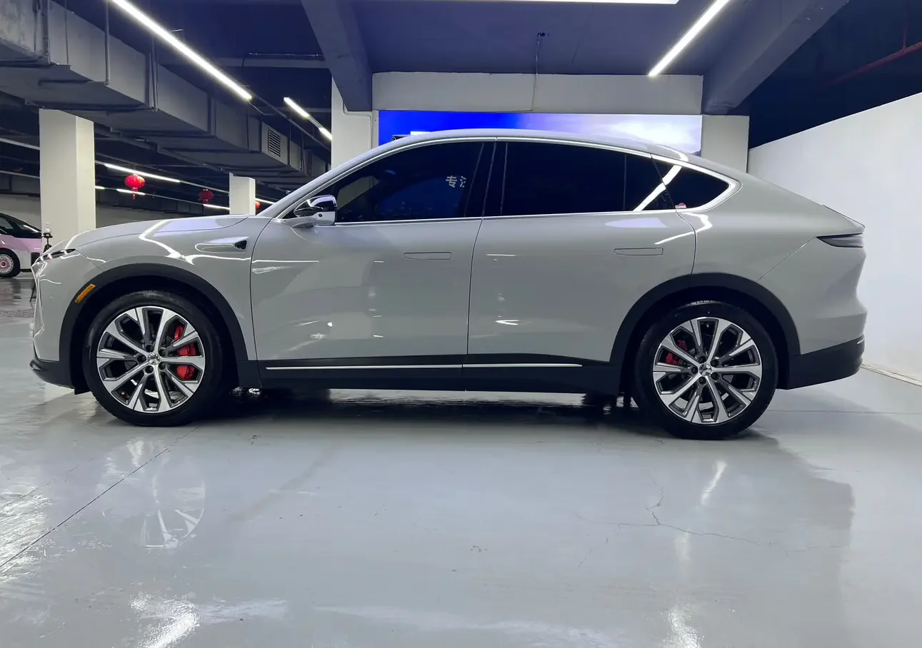 NIO EC7