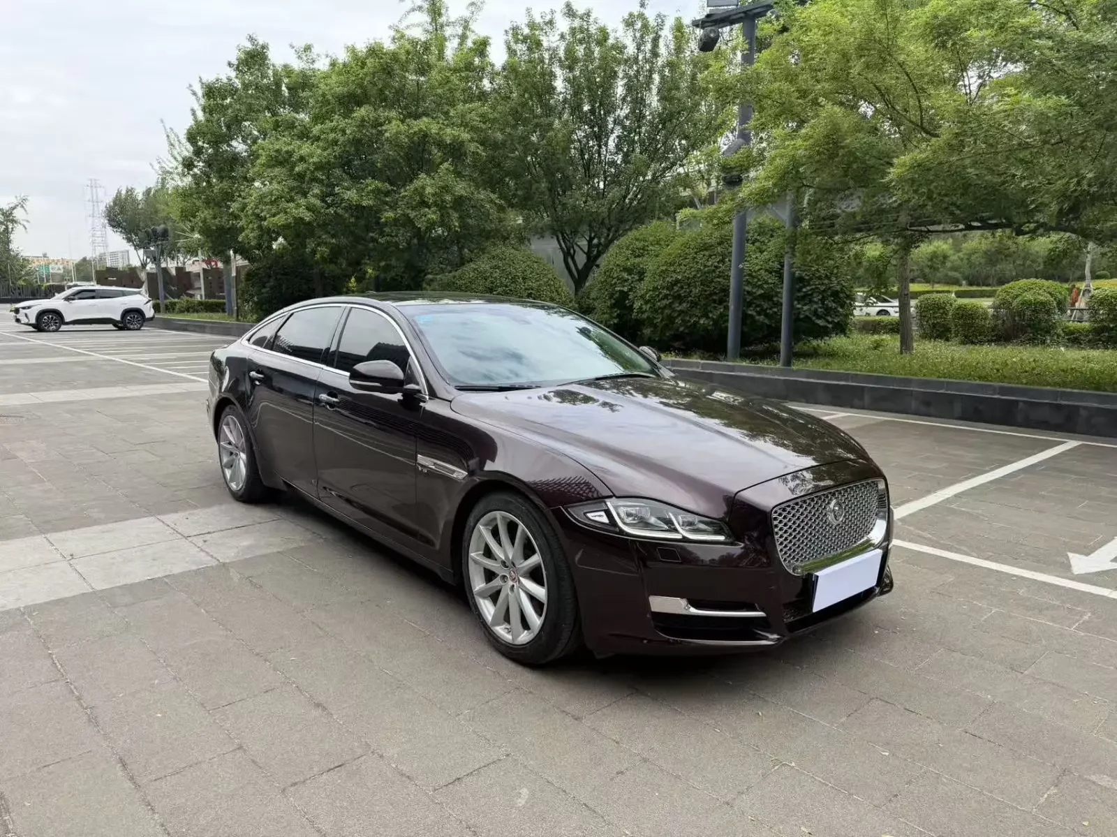 Jaguar XJ