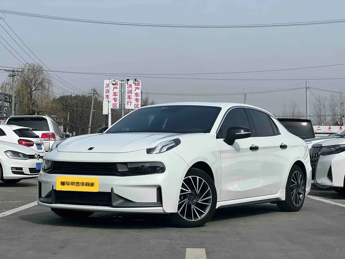 Lynk & Co 03
