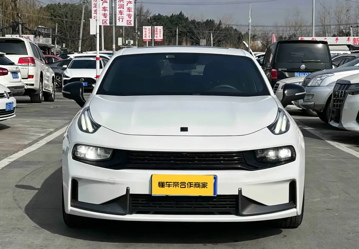 Lynk & Co 03