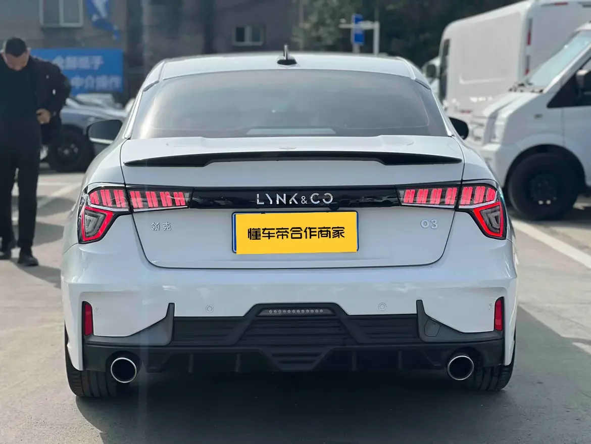 Lynk & Co 03