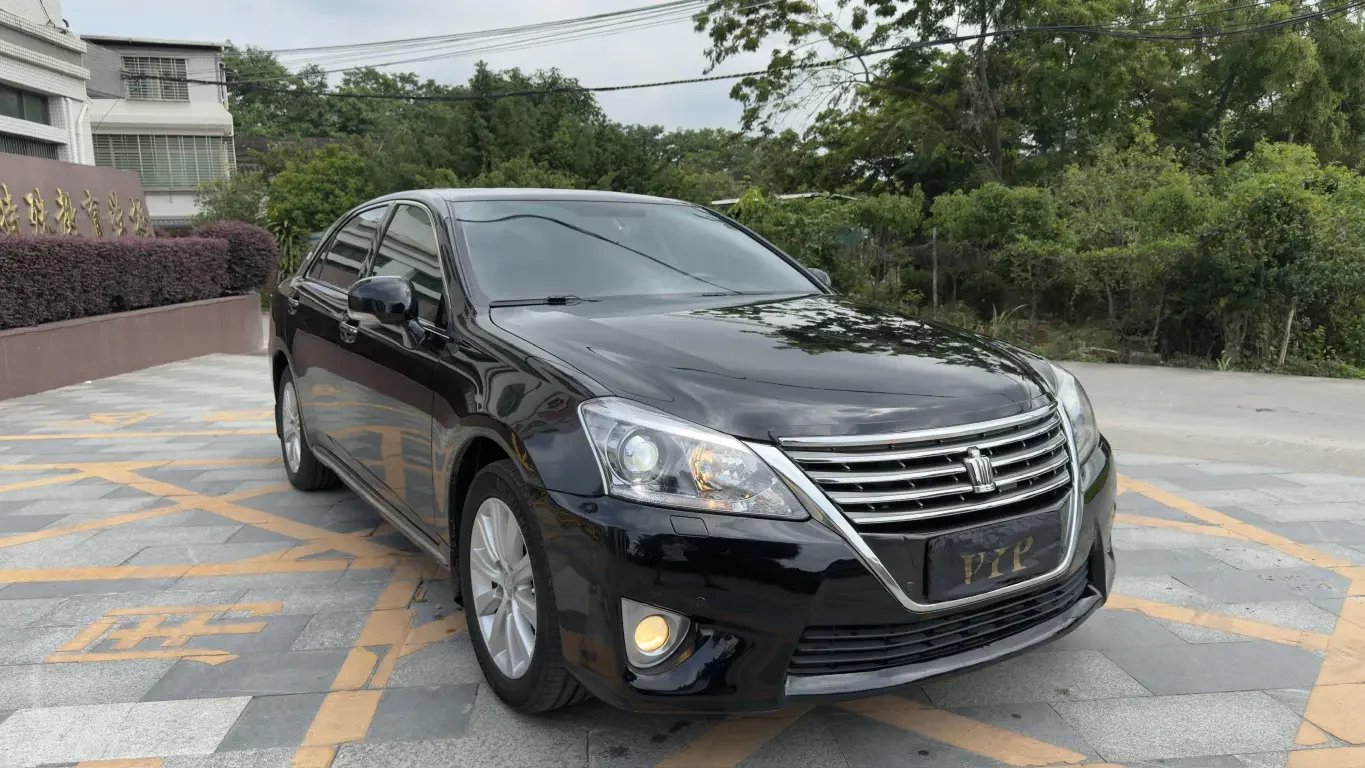 Toyota crown