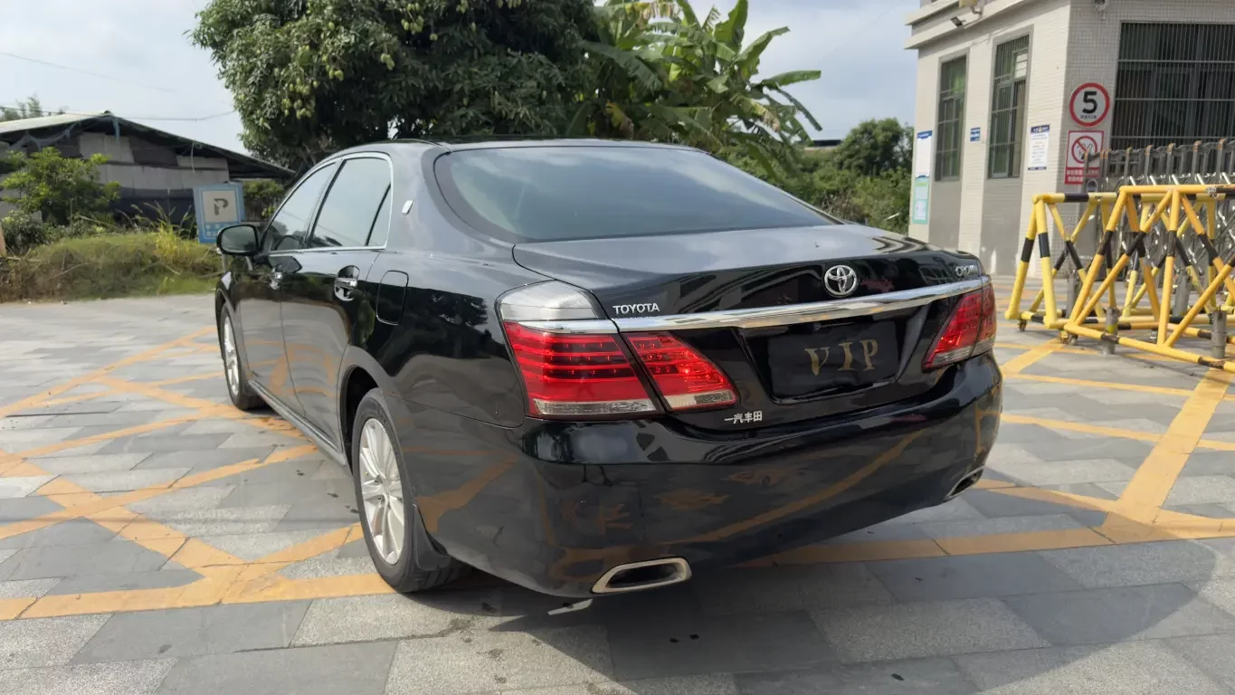 Toyota crown