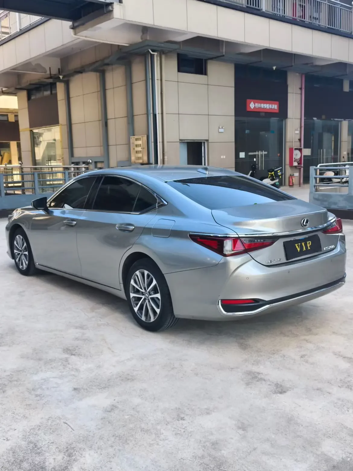 Lexus ES