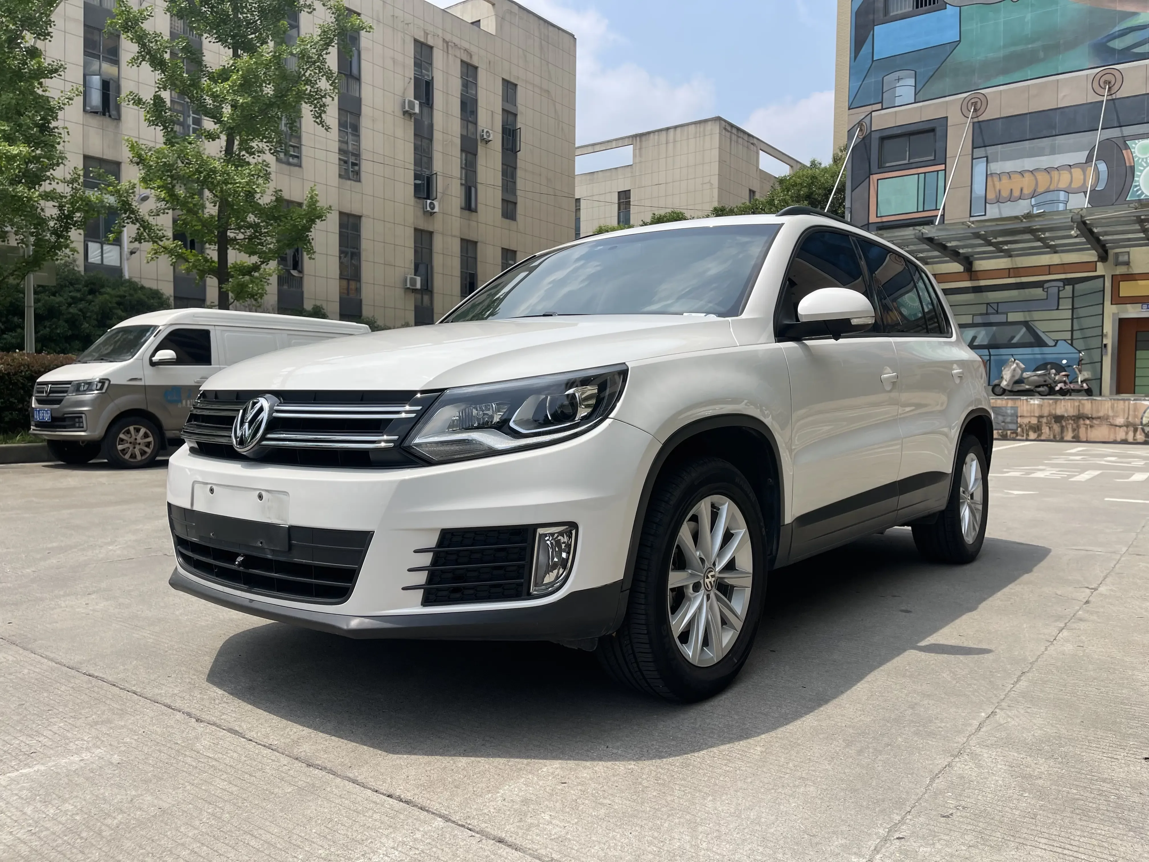 Volkswagen Tiguan (Tharu)