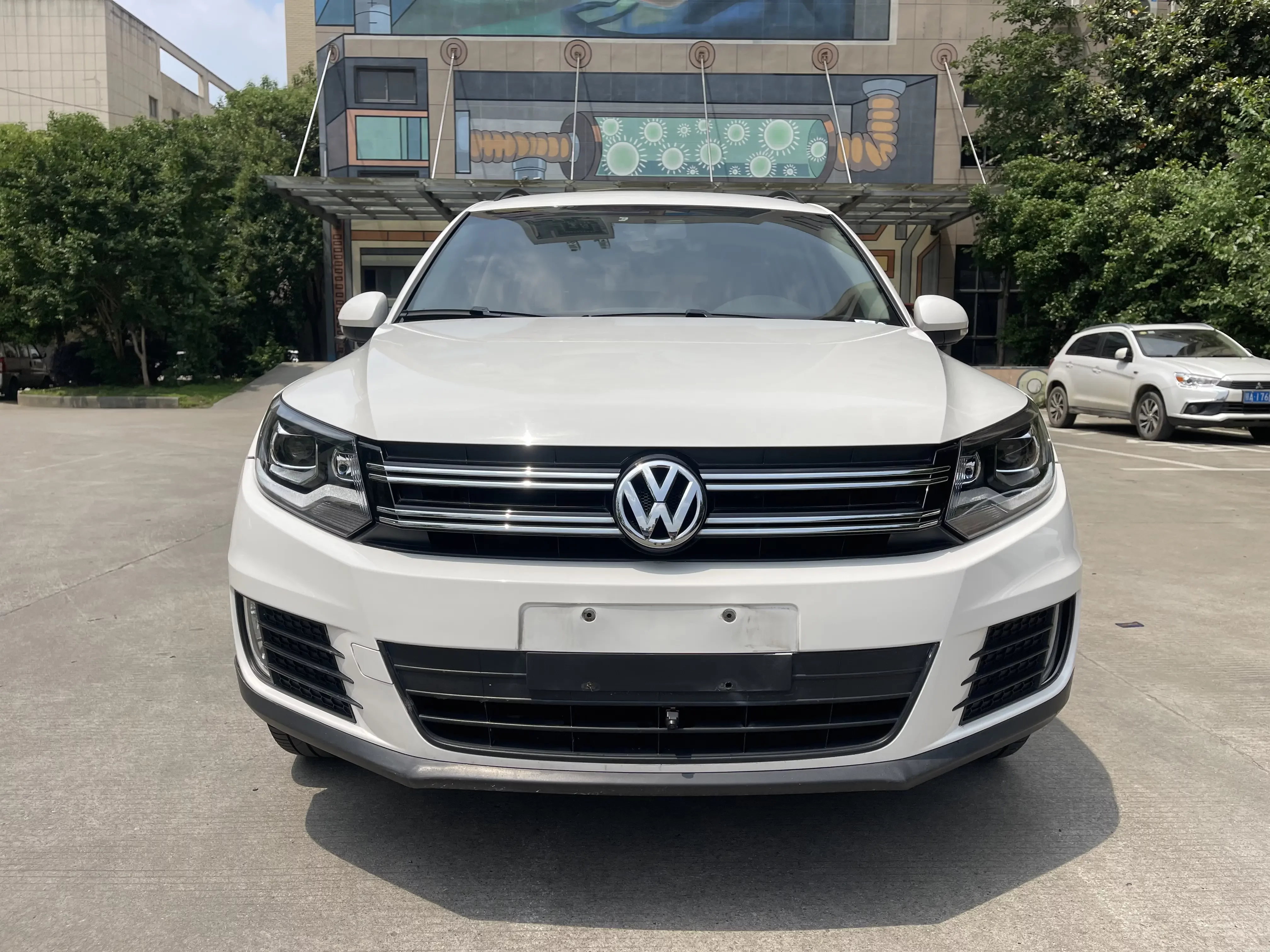 Volkswagen Tiguan (Tharu)