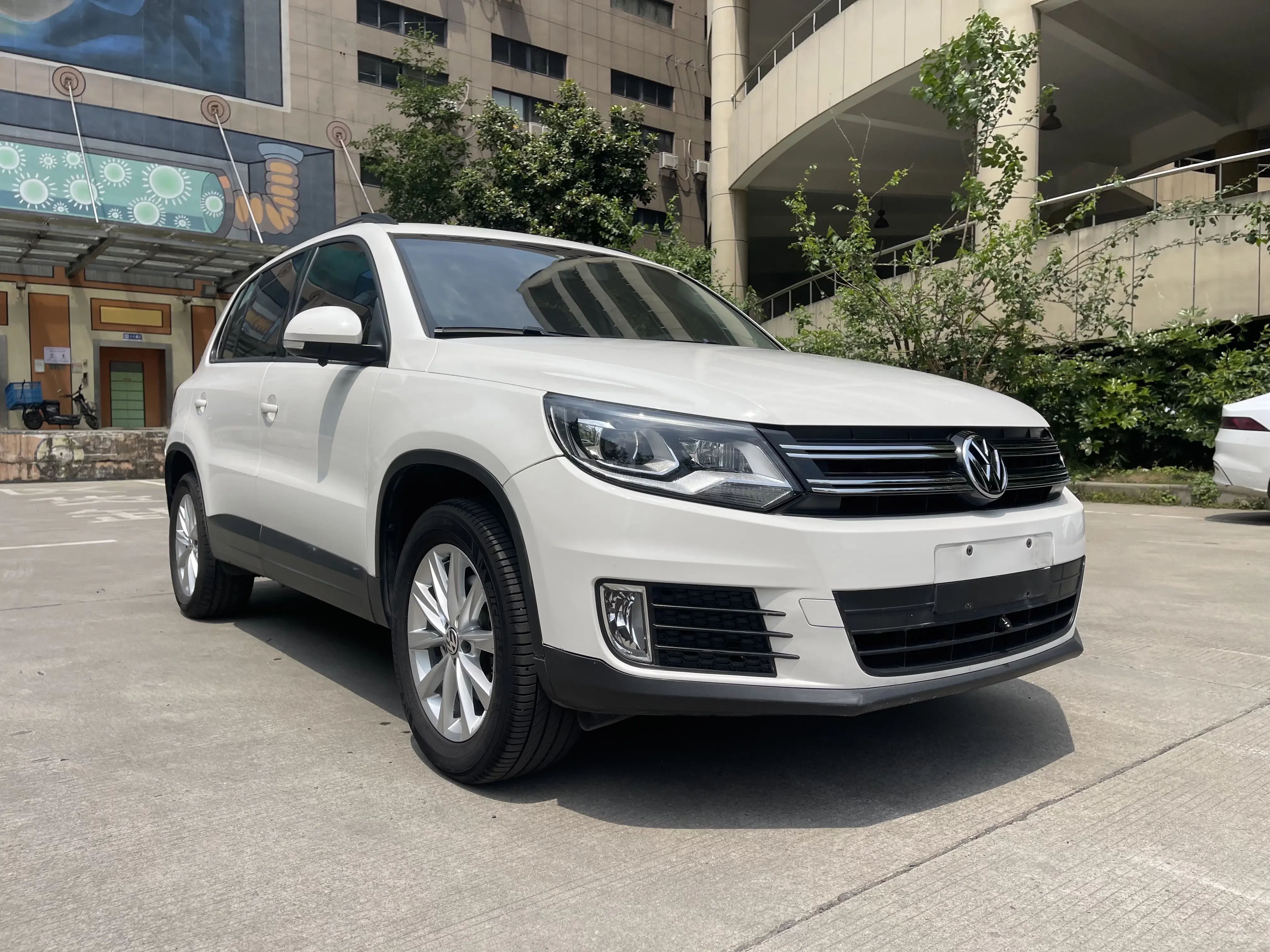 Volkswagen Tiguan (Tharu)