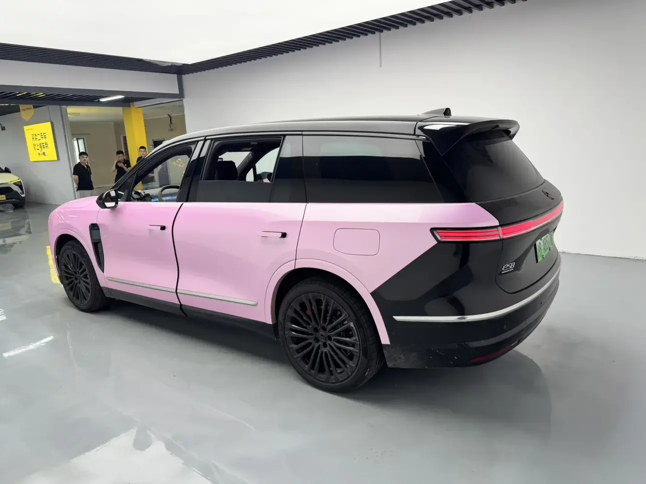 NIO ES8