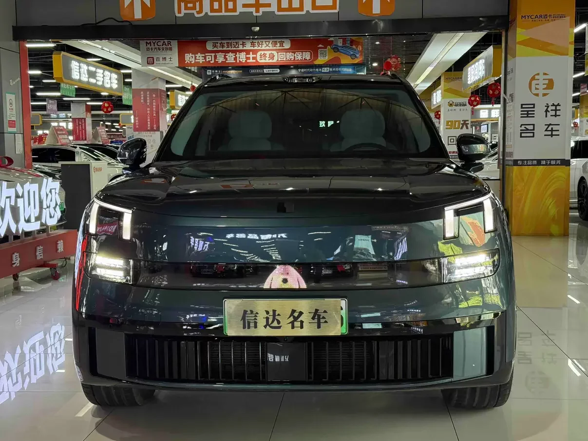 Lynk & Co 900