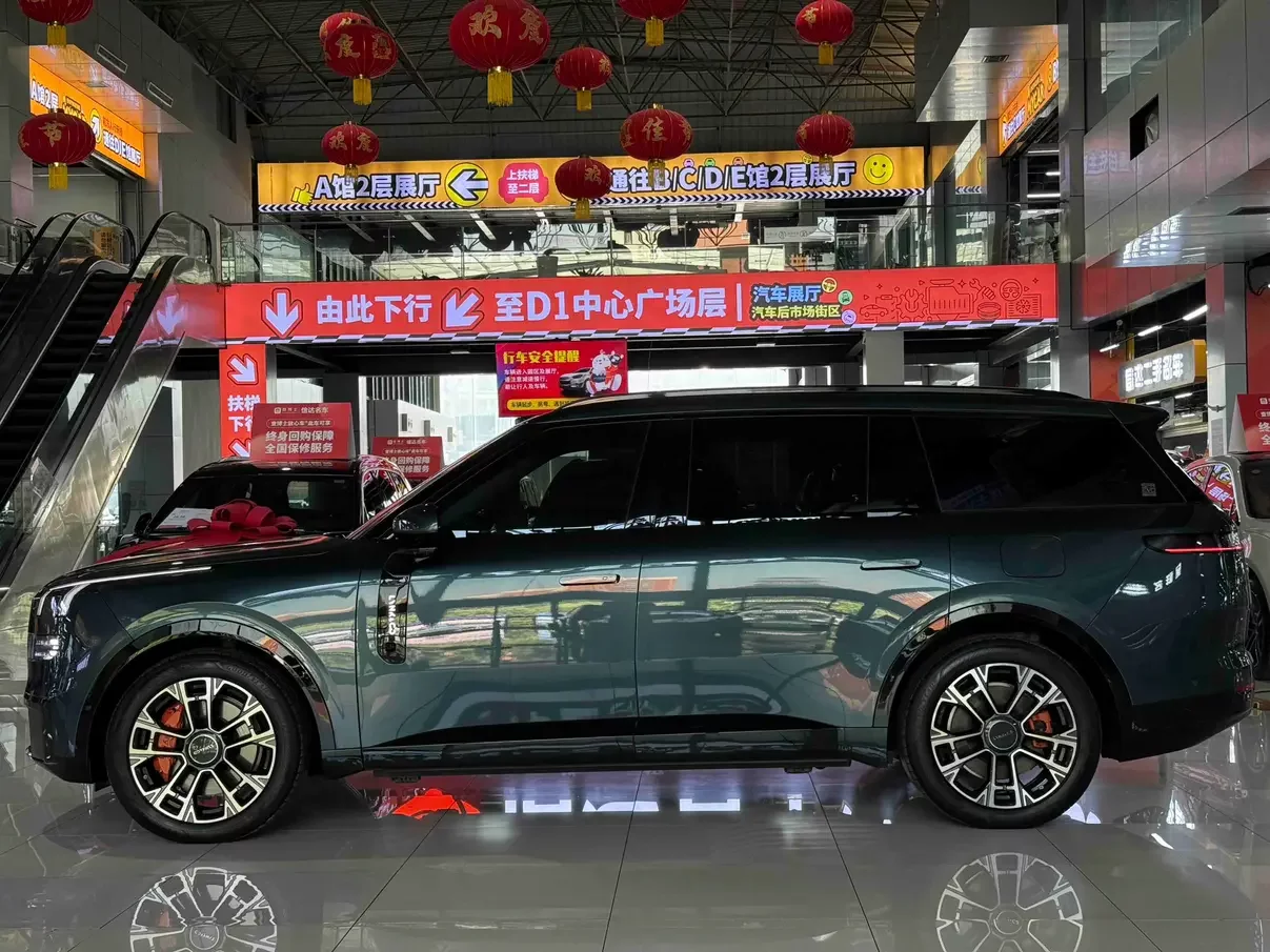 Lynk & Co 900