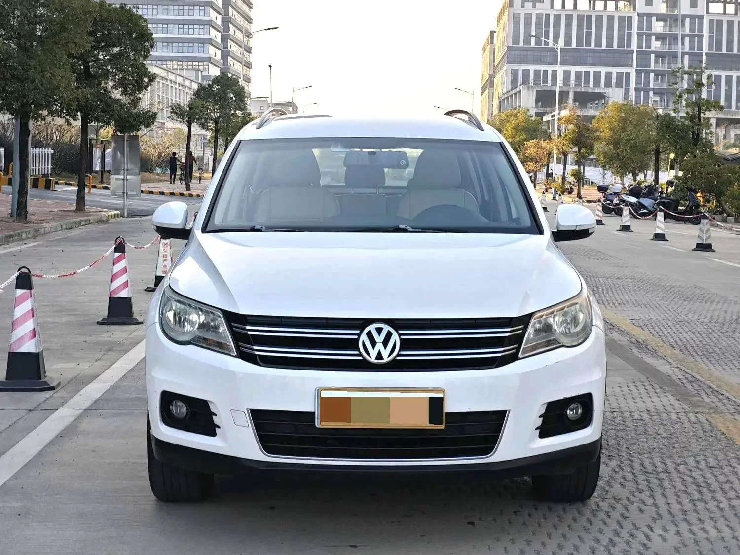 Volkswagen Tiguan (Tharu)