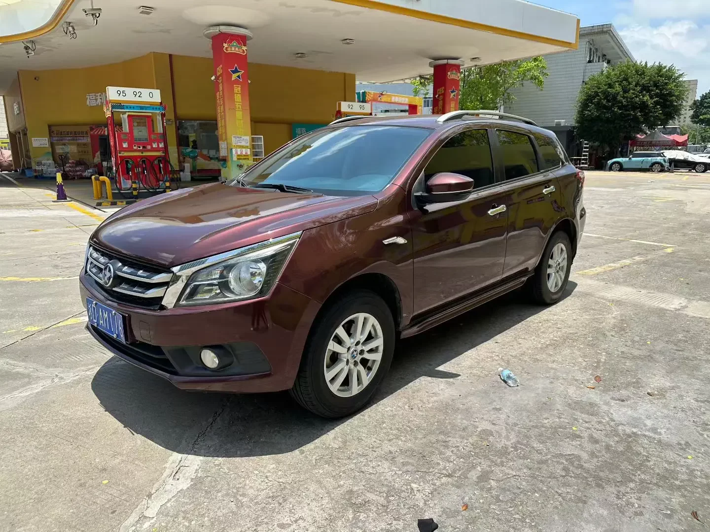 Kai Chen Venucia T70