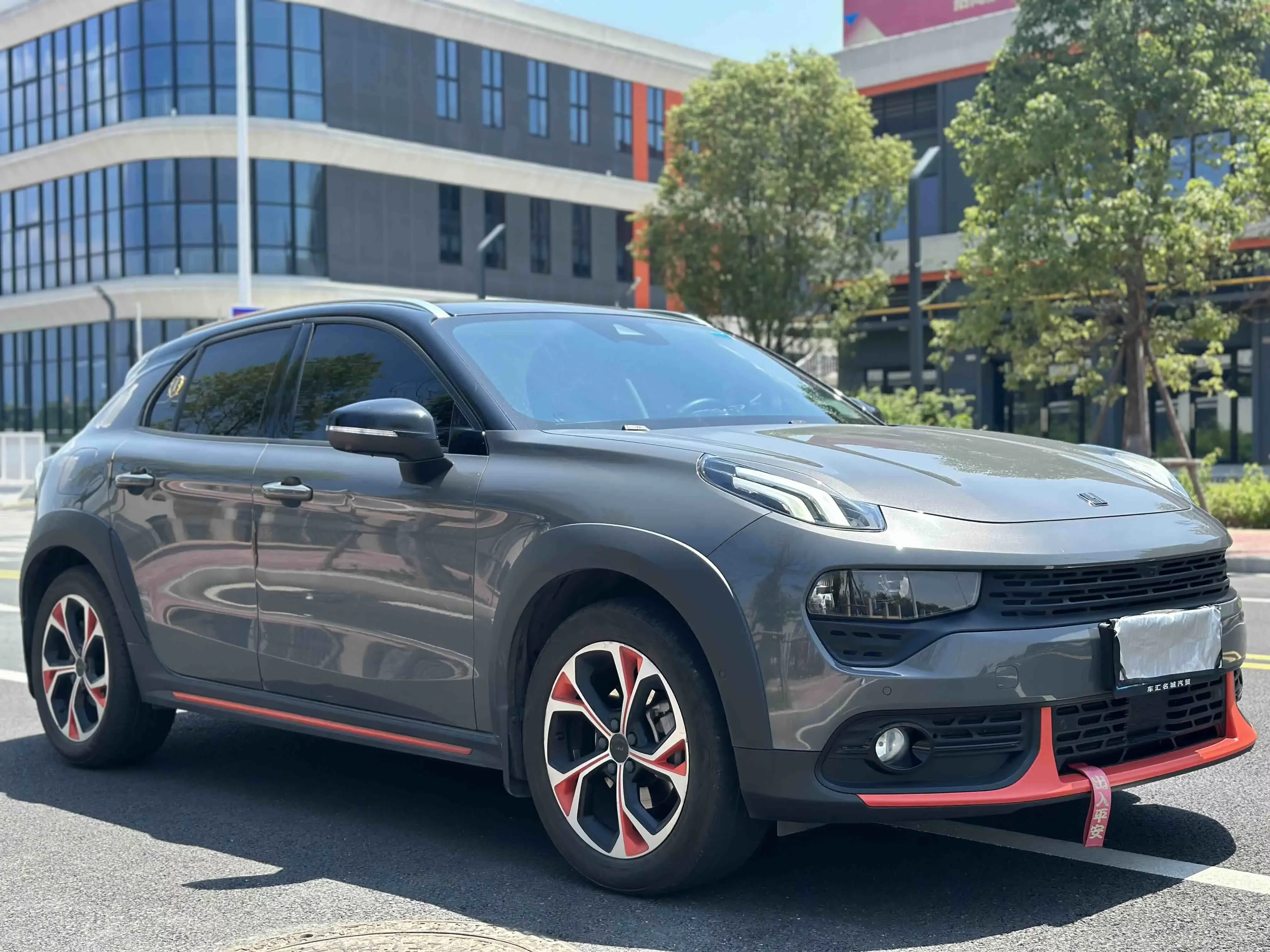 Lynk & Co 02