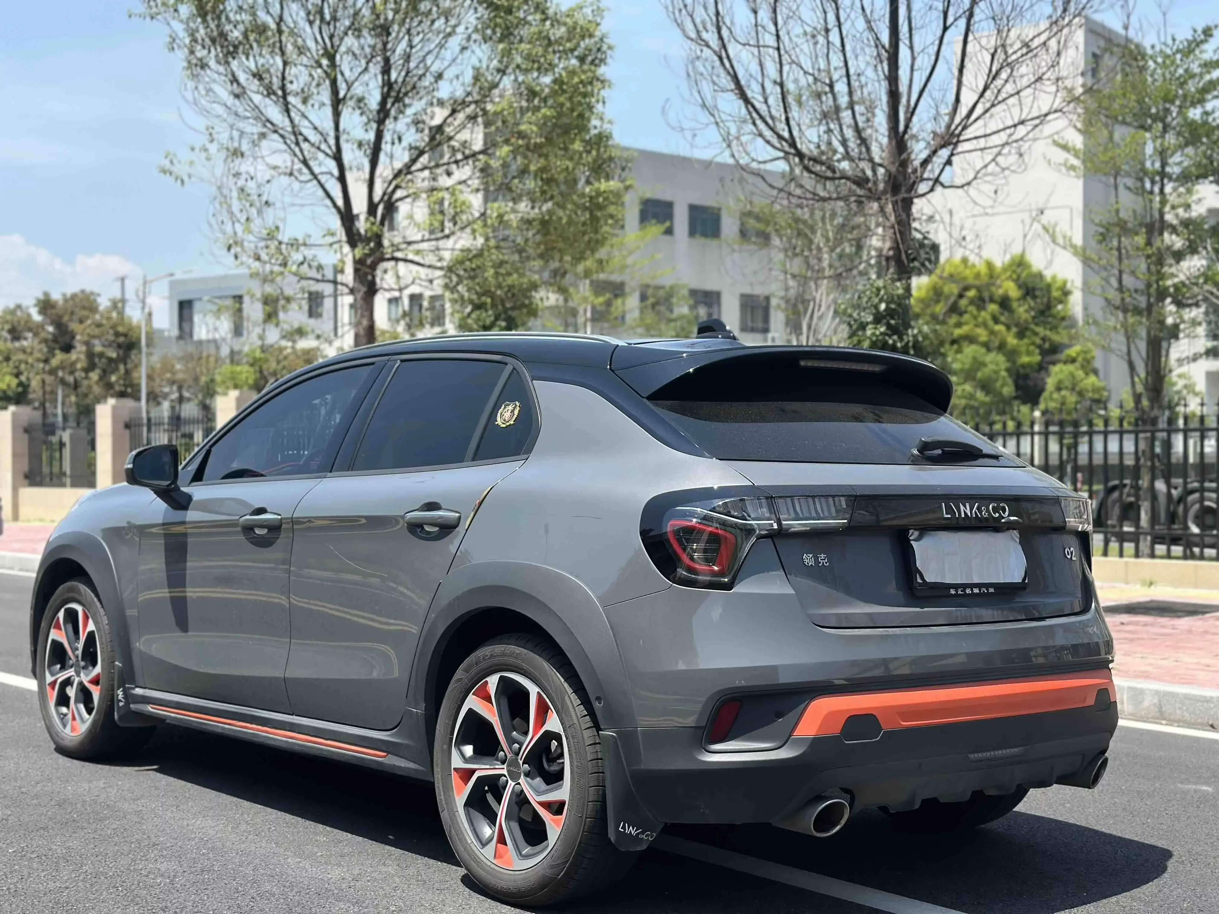 Lynk & Co 02
