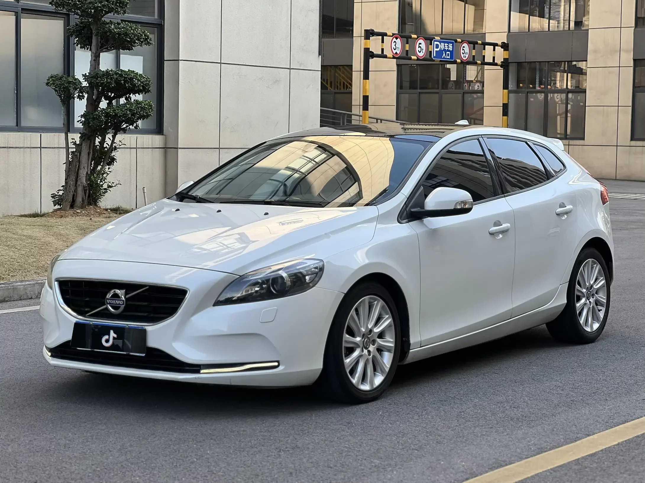 Volvo V40