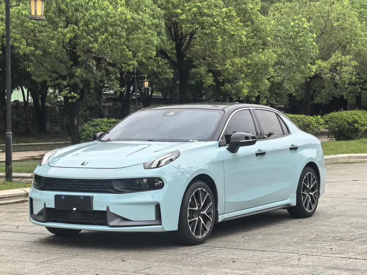 Lynk & Co 03